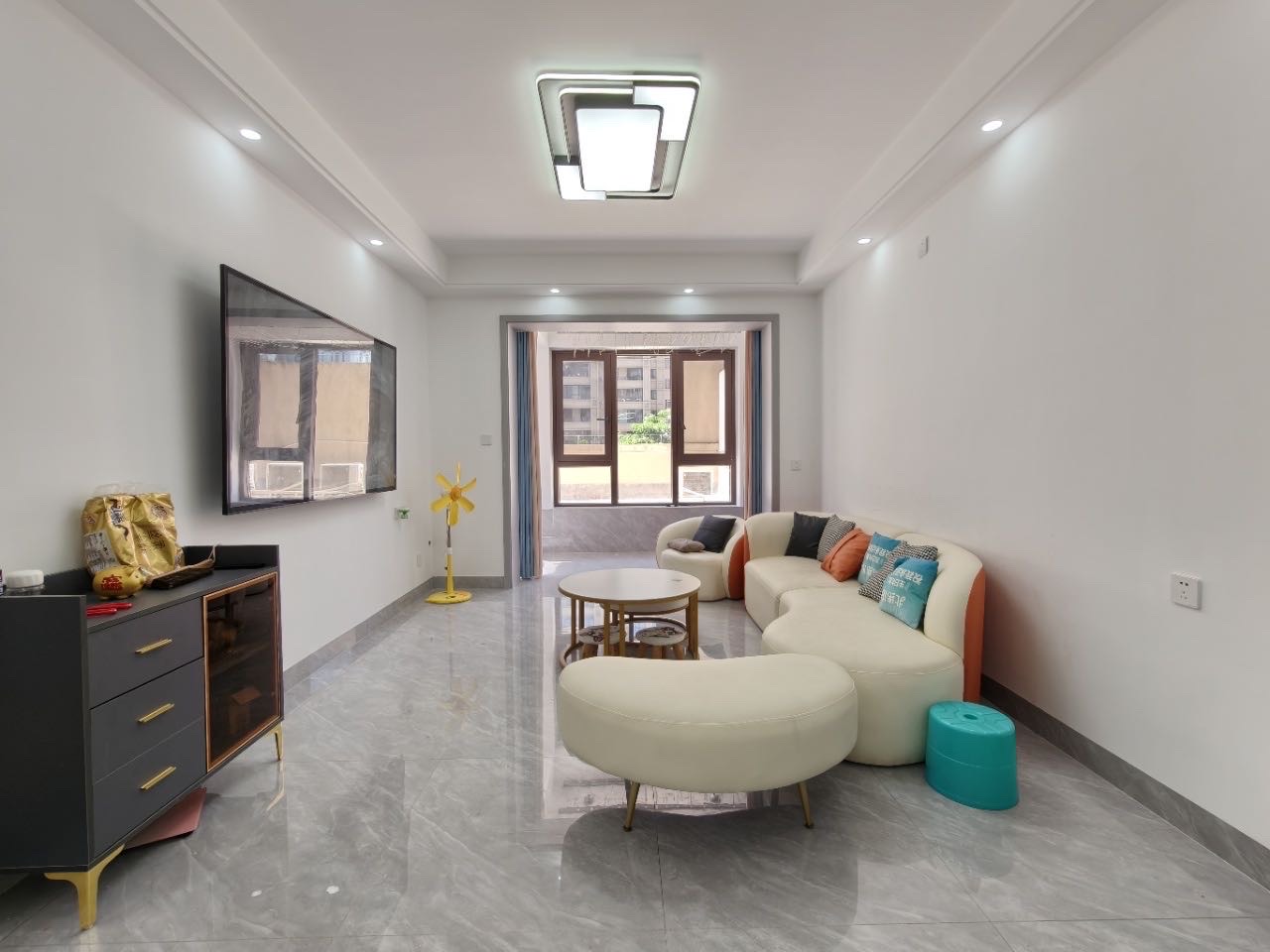 滨海新天地 2室2厅1卫 125.0万 滨海新天地 2室2厅1卫 125.0万客厅