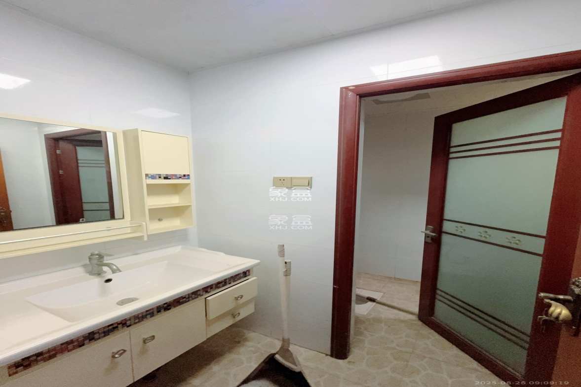 山水湾 3室2厅1卫 1500.0元/月 山水湾 3室2厅1卫 1500.0元/月室内图