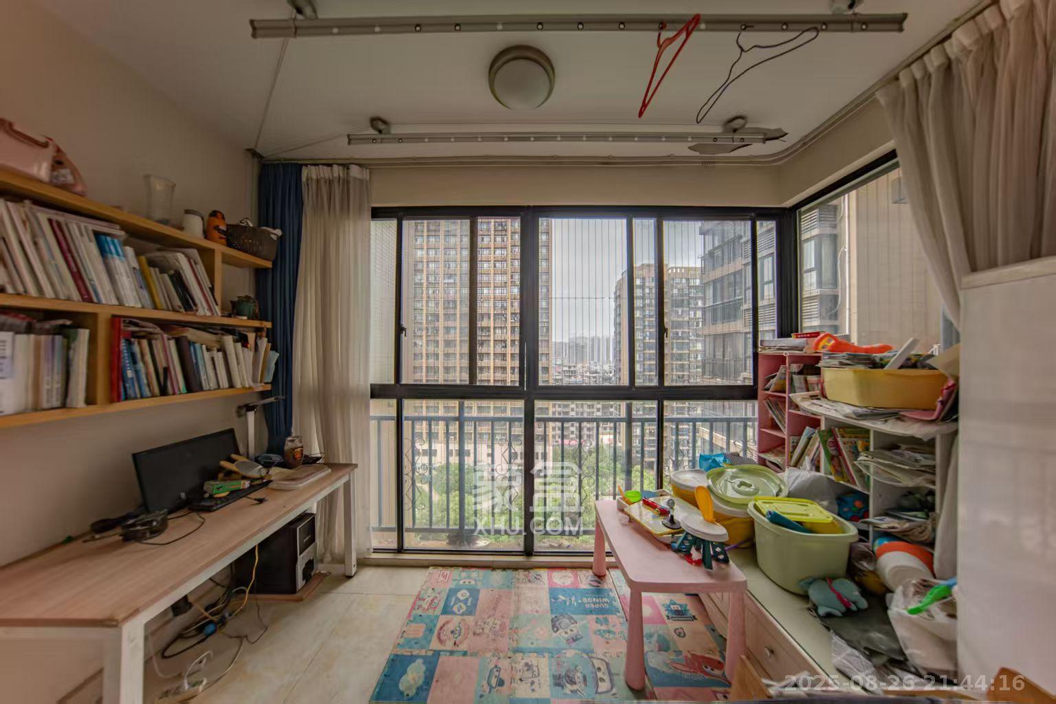 金鼎公园尚  3室2厅2卫    1800.0元/月室内图