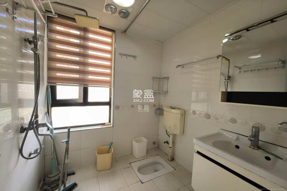 华润凤凰城三期  2室2厅1卫    2000.0元/月 华润凤凰城三期  2室2厅1卫    2000.0元/月室内图