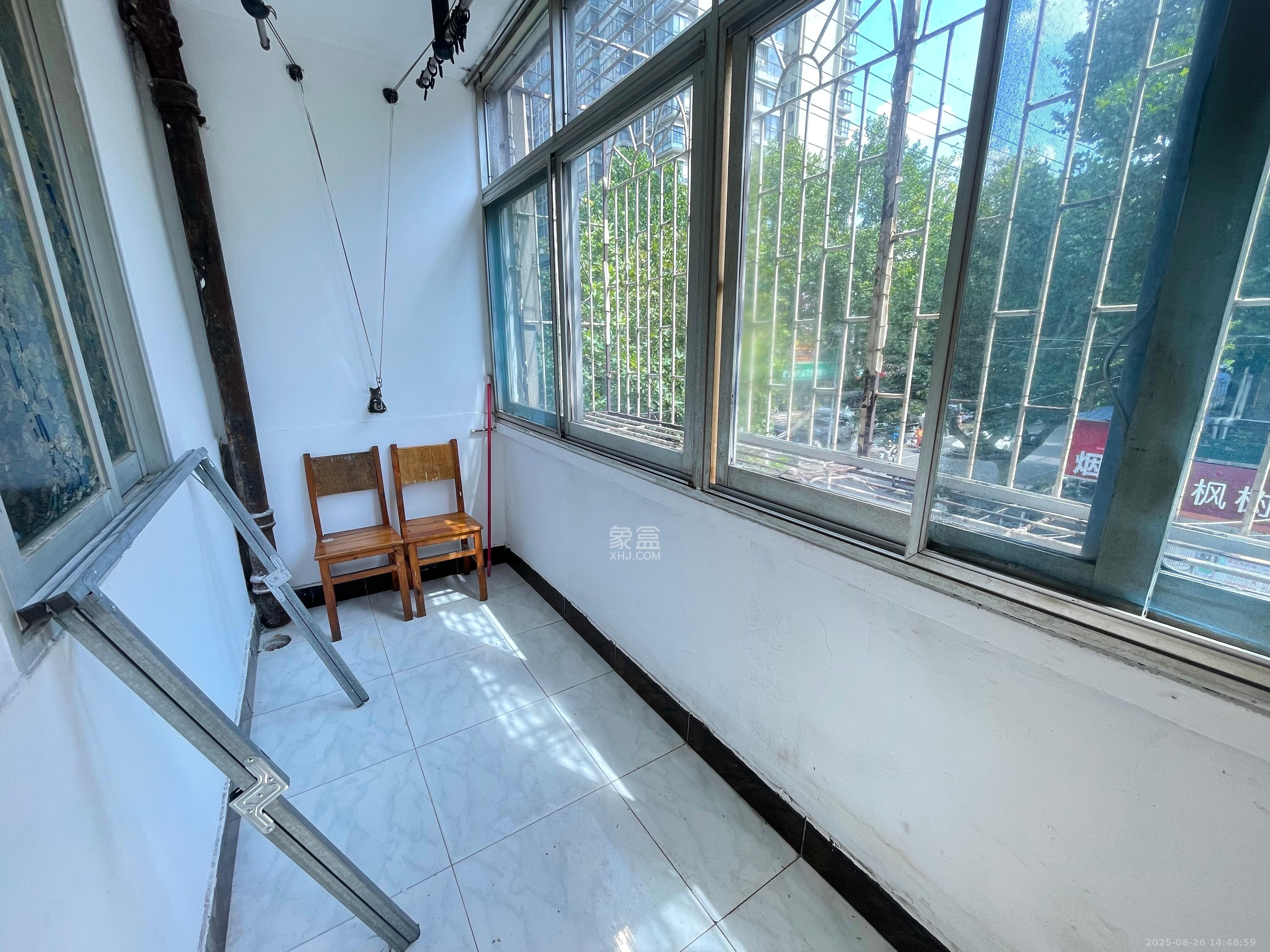 红旗区一片  3室1厅1卫    1800.0元/月室内图