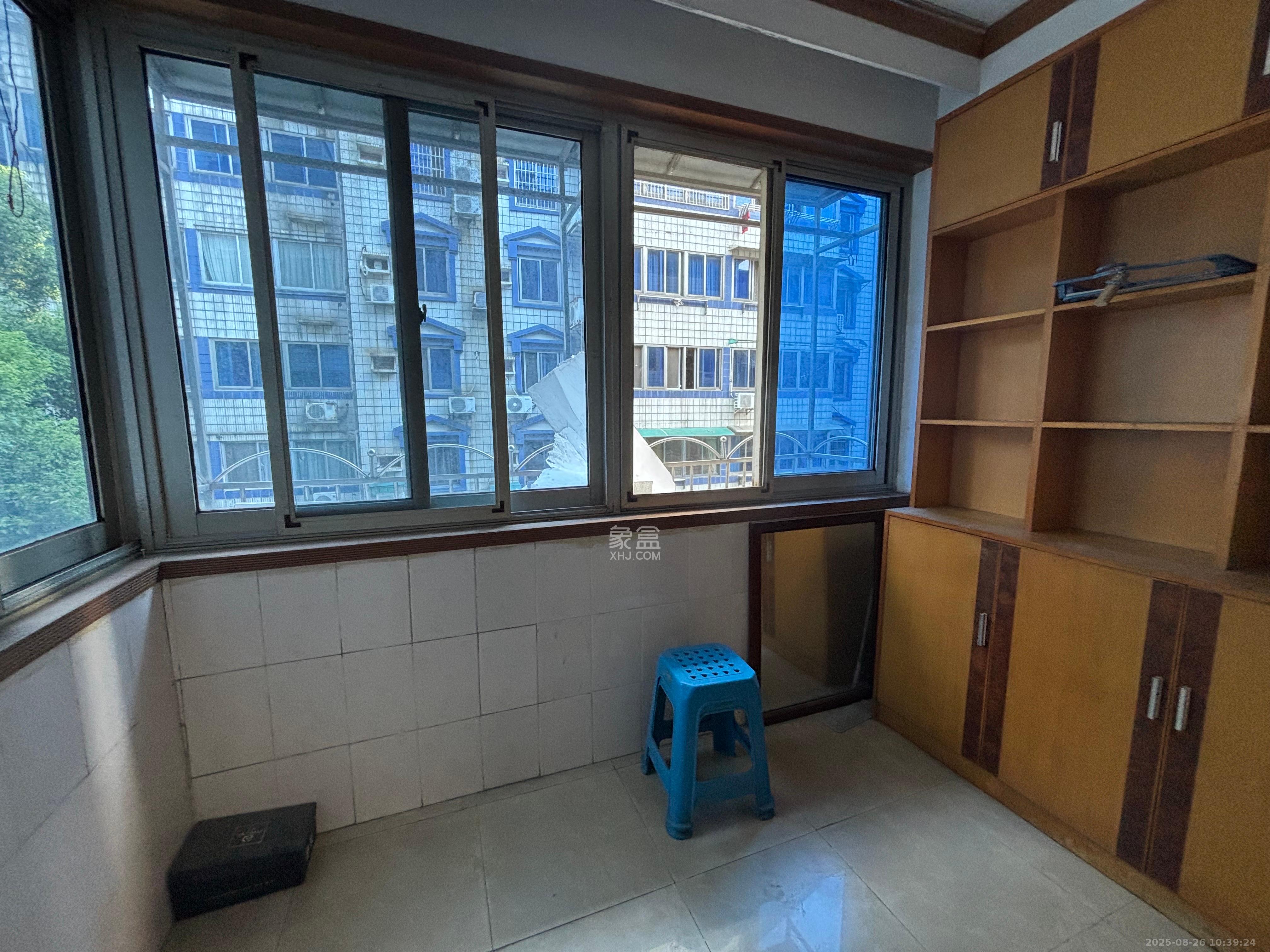 泰时花园  3室2厅1卫    2200.0元/月 泰时花园  3室2厅1卫    2200.0元/月室内图