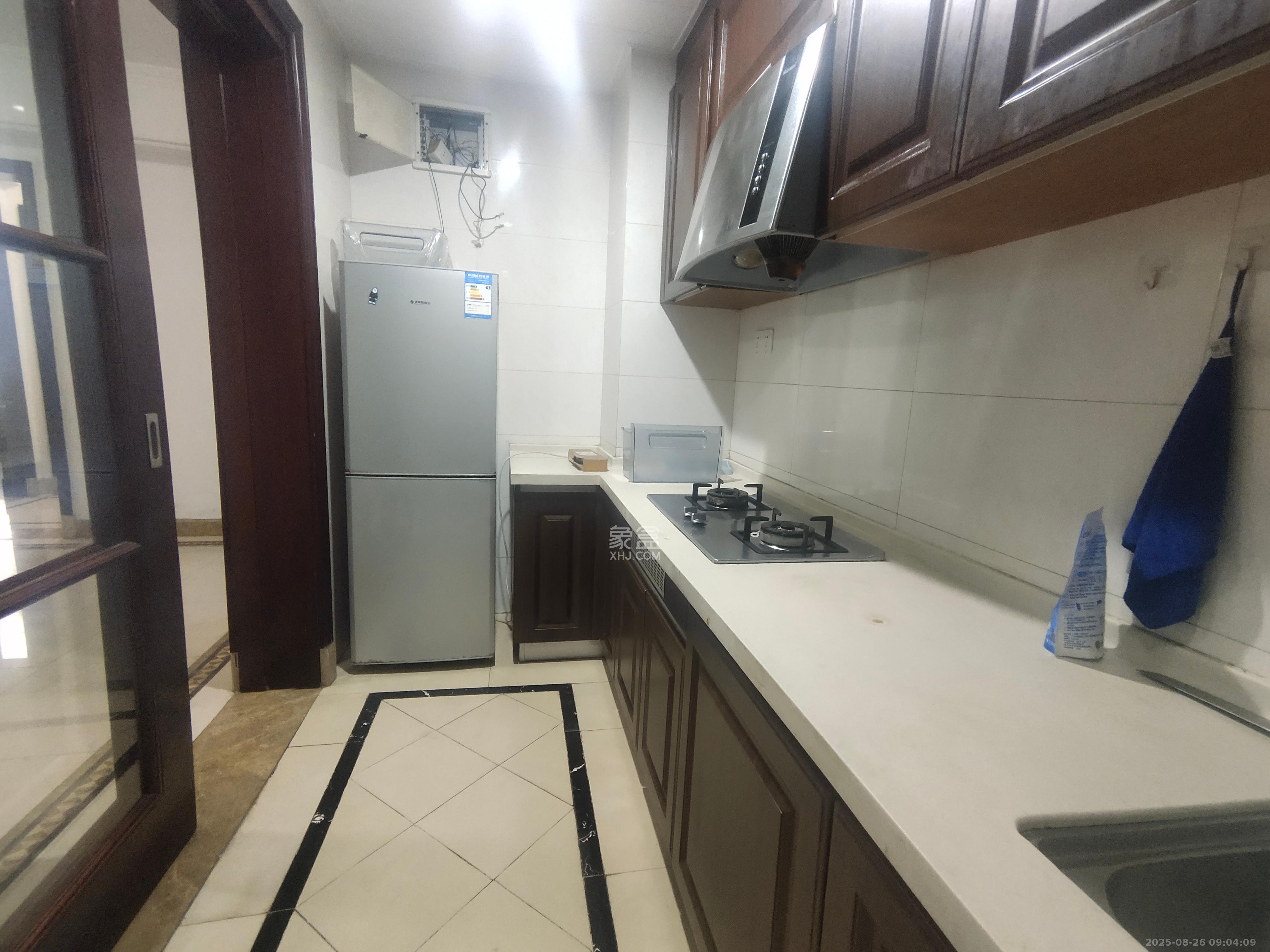 中海国际一期  3室2厅2卫    2100.0元/月 中海国际一期  3室2厅2卫    2100.0元/月室内图