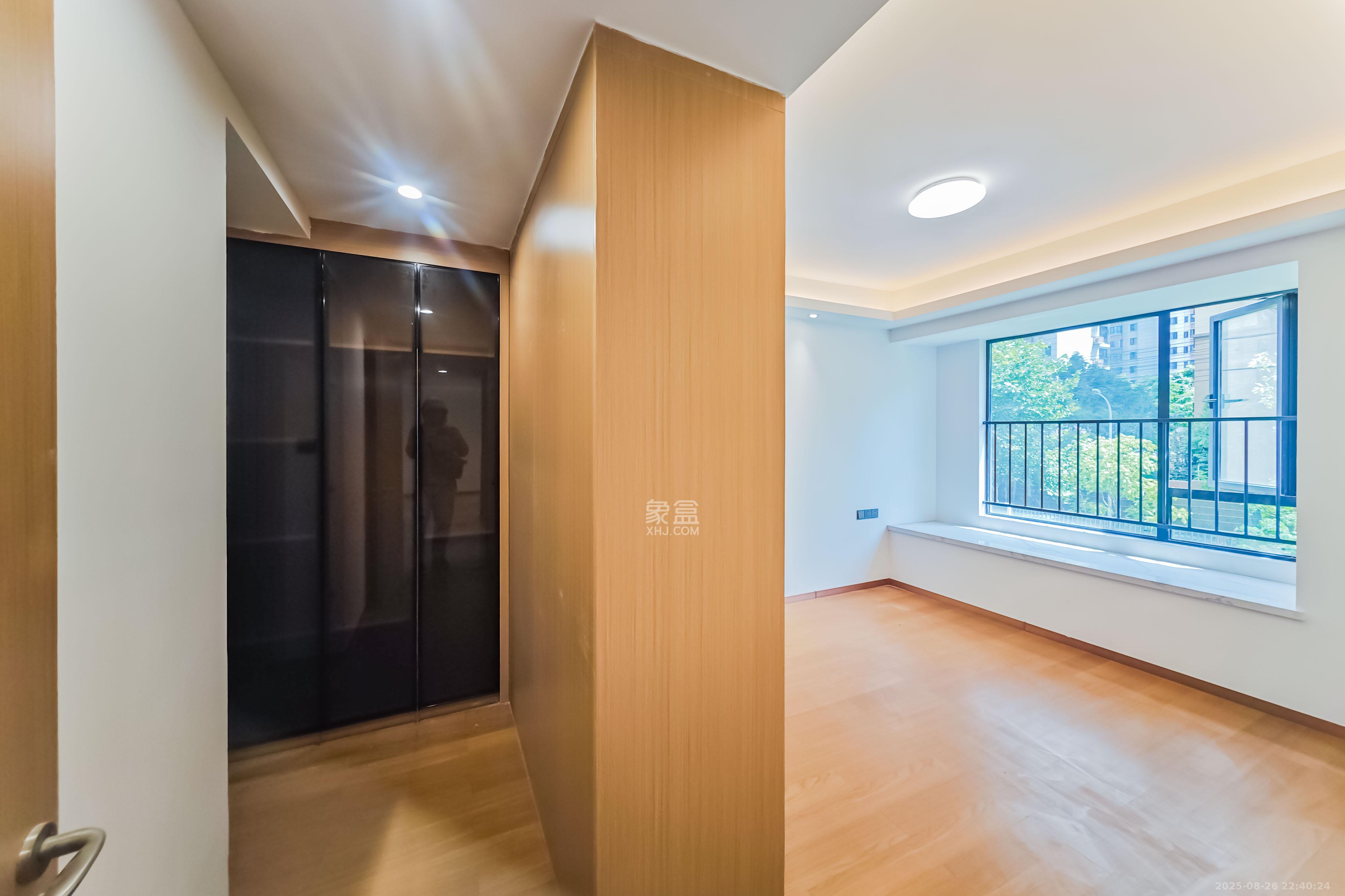 旭辉雨花郡 3室2厅2卫 138.0万 旭辉雨花郡 3室2厅2卫 138.0万卧室