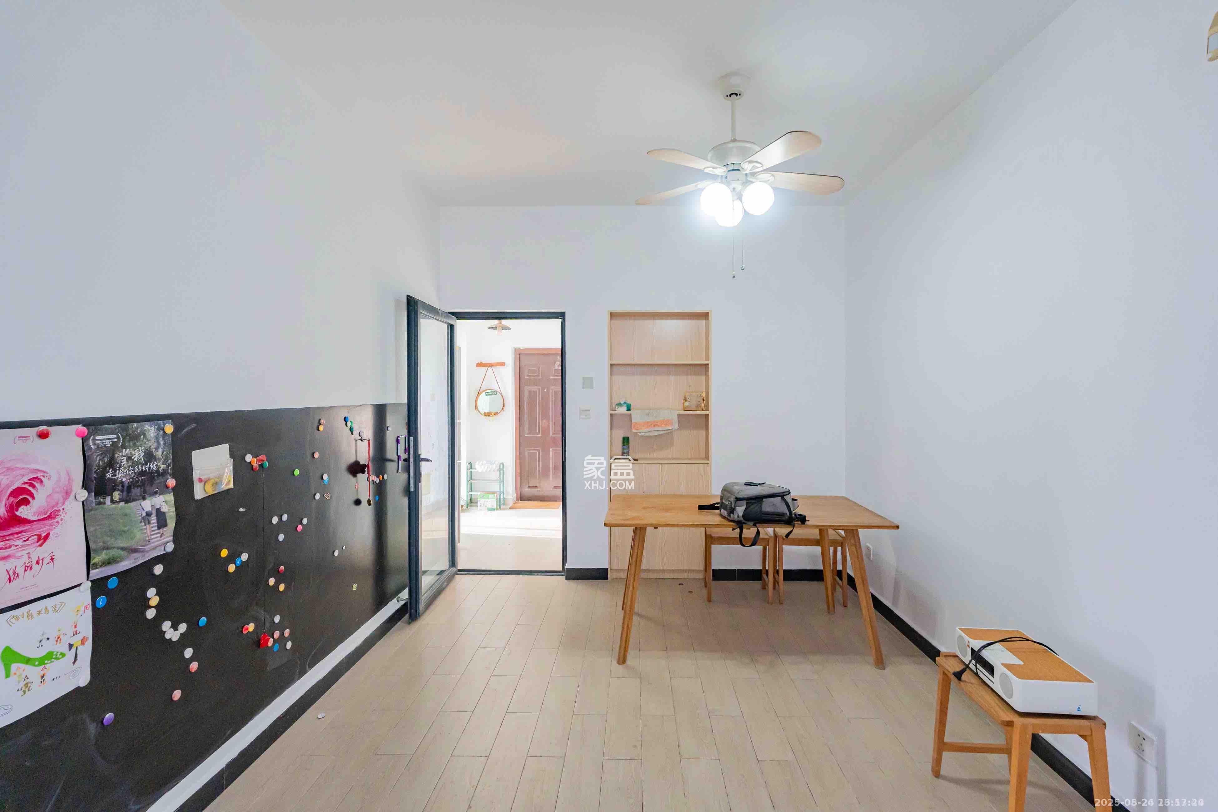 藏珑湖上国际花园 2室2厅1卫 2500.0元/月 藏珑湖上国际花园 2室2厅1卫 2500.0元/月室内图