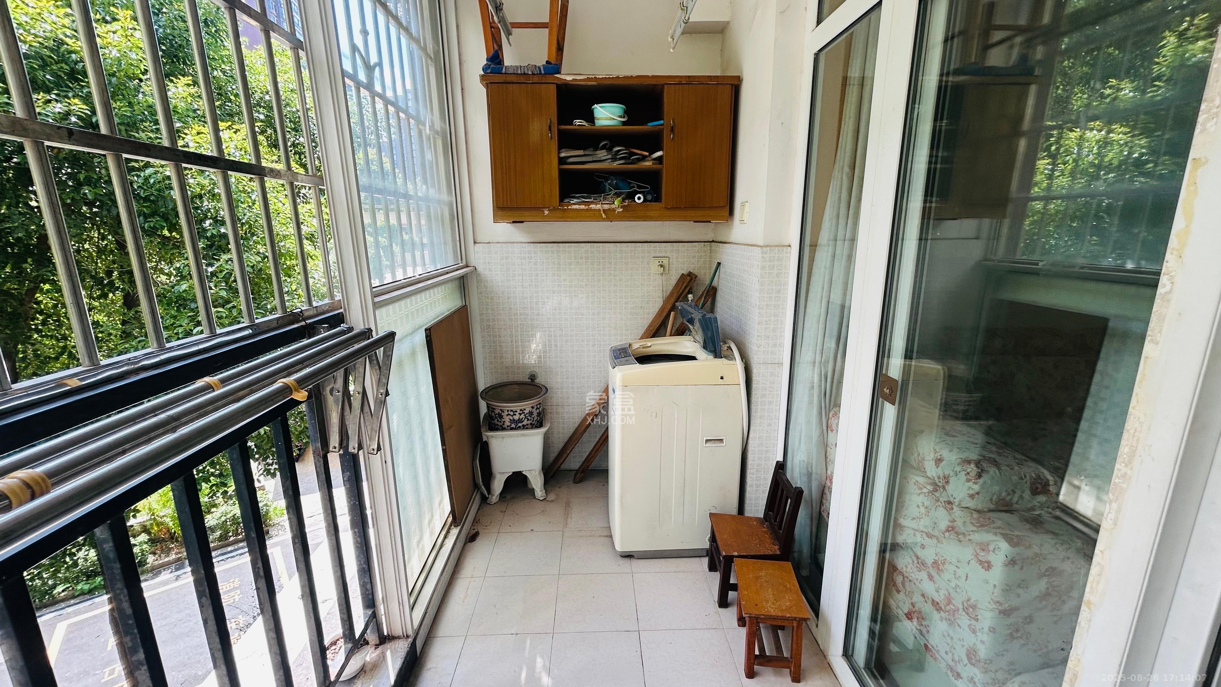 麓山润城  2室2厅1卫    1800.0元/月室内图