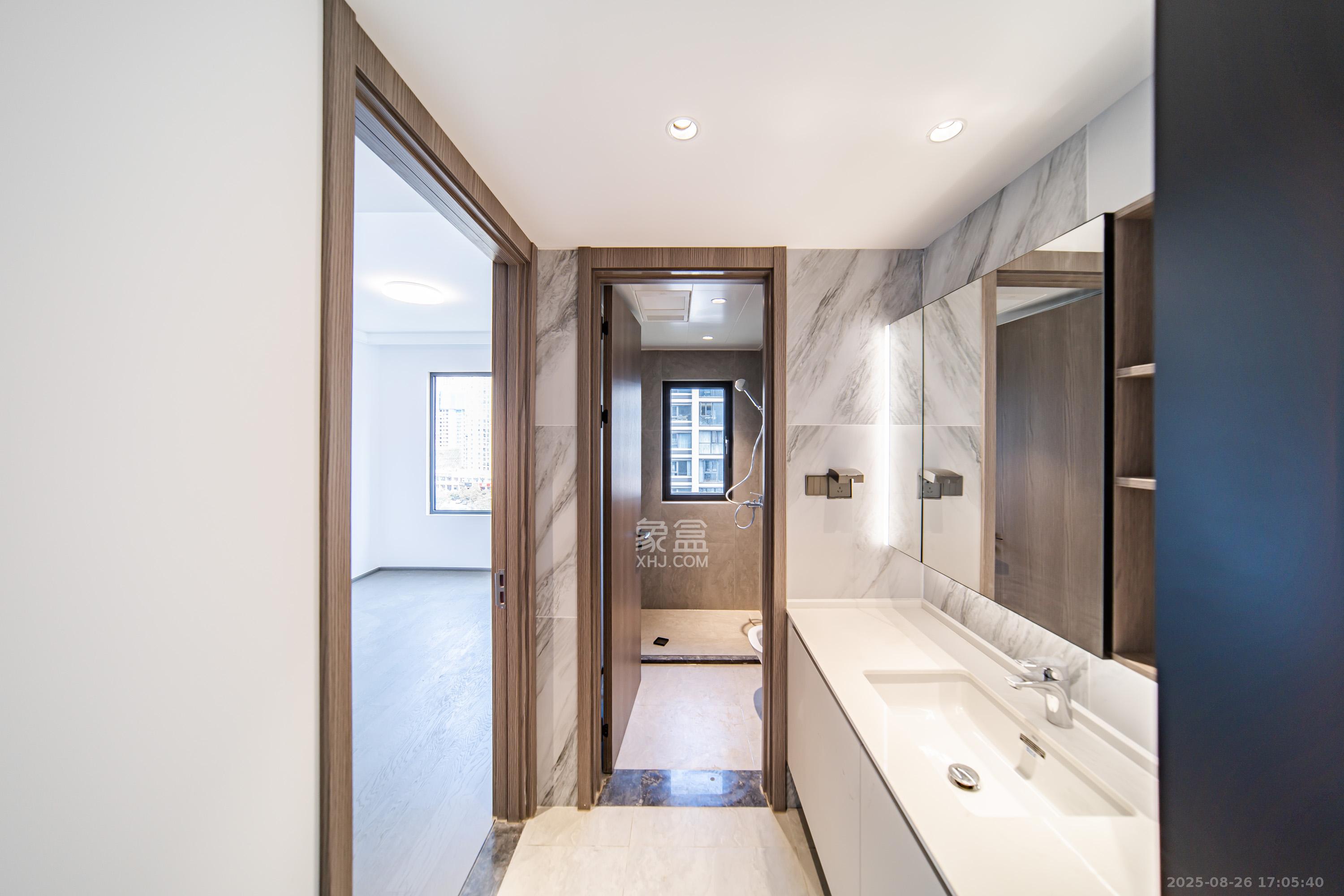 华润置地润樾府  4室2厅2卫    170.0万 华润置地润樾府  4室2厅2卫    170.0万卫生间