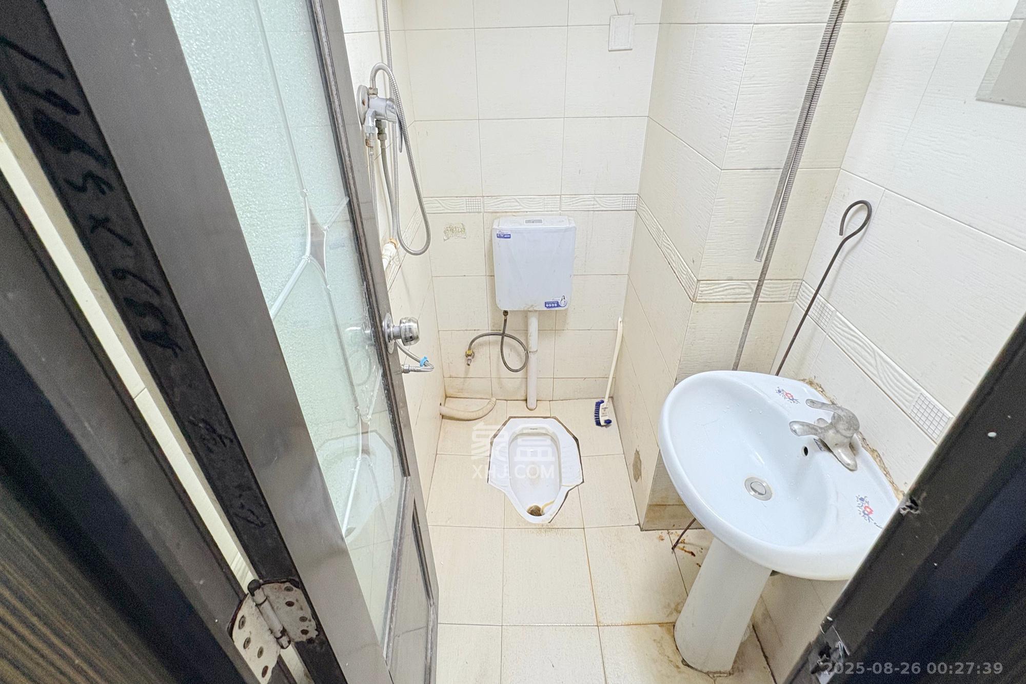 戥子桥散盘  3室1厅1卫    68.0万 戥子桥散盘  3室1厅1卫    68.0万卫生间