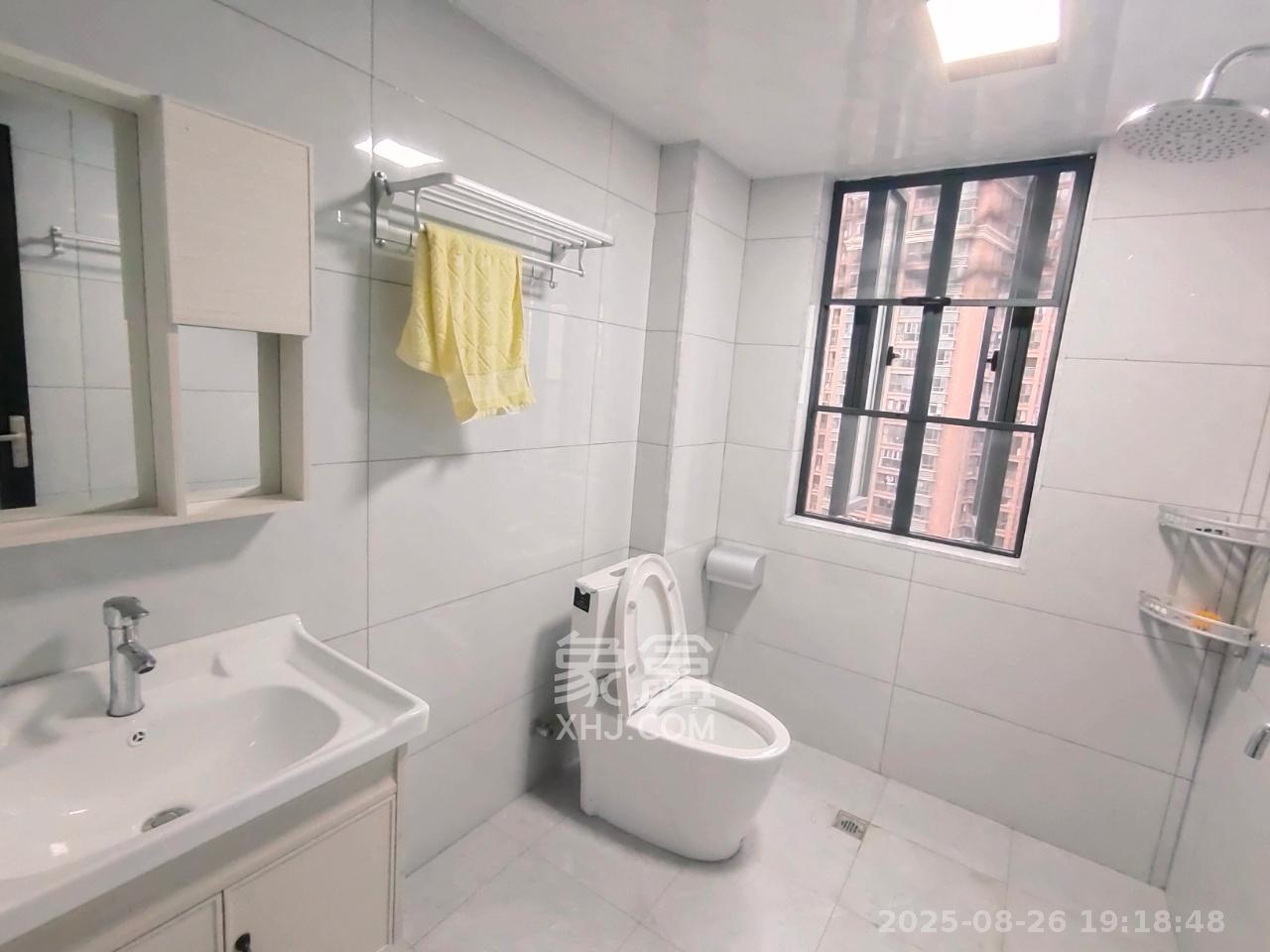 半山壹号  4室2厅2卫    3300.0元/月 半山壹号  4室2厅2卫    3300.0元/月室内图