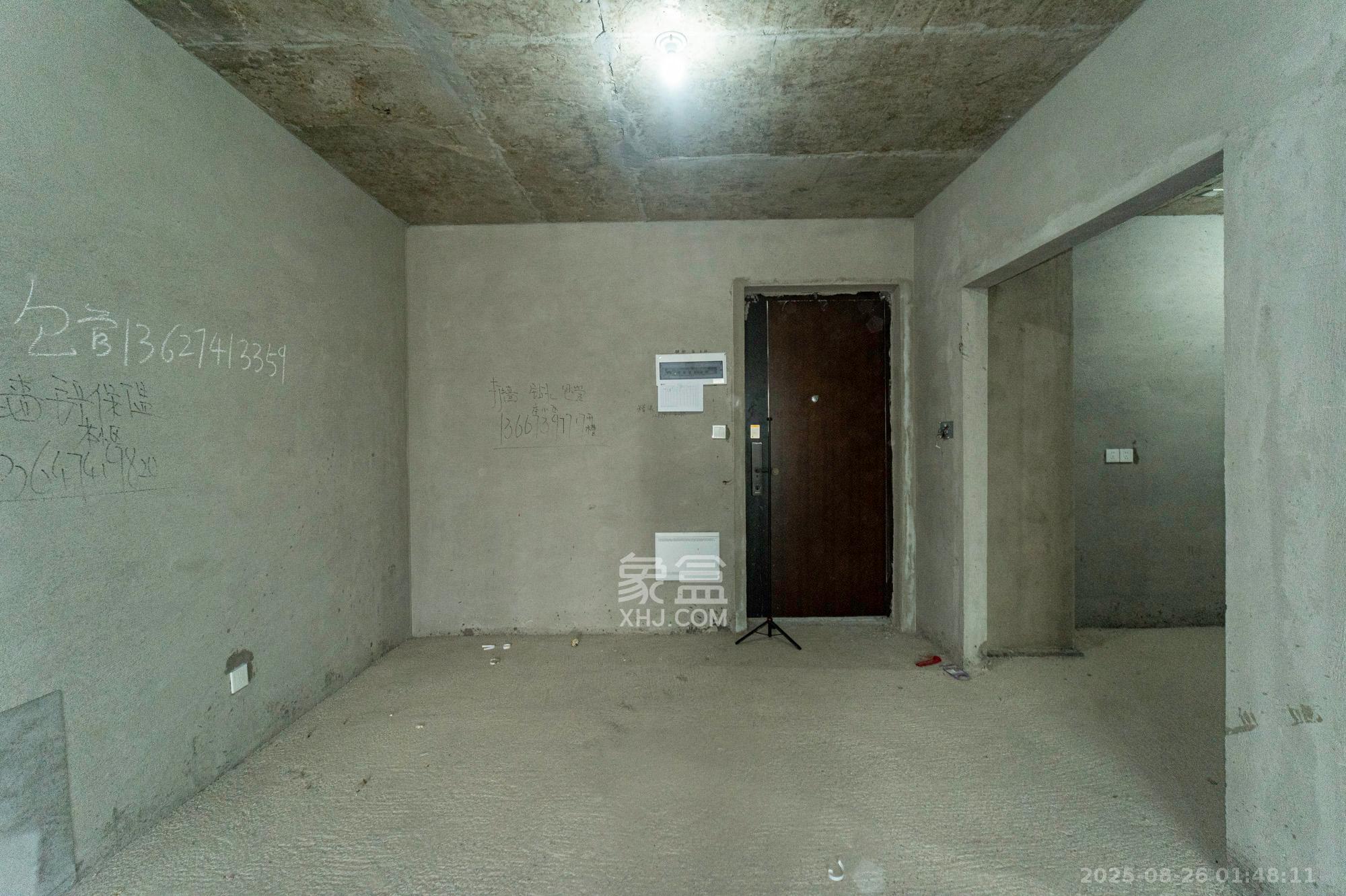 爱情公望府  3室2厅2卫    82.8万客厅