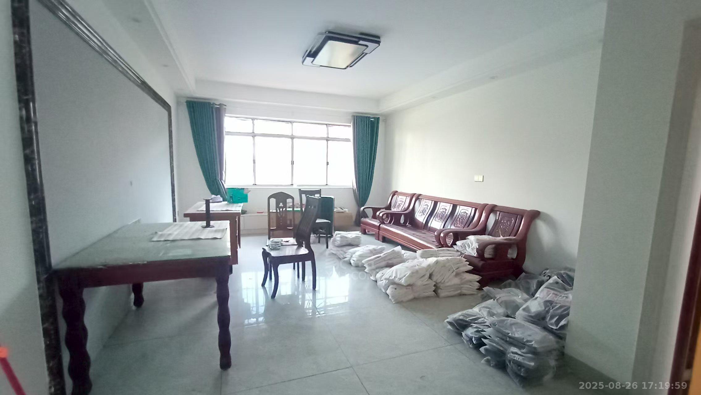 庆云山庄(里面有石塘冲)  3室2厅2卫    1500.0元/月 庆云山庄(里面有石塘冲)  3室2厅2卫    1500.0元/月