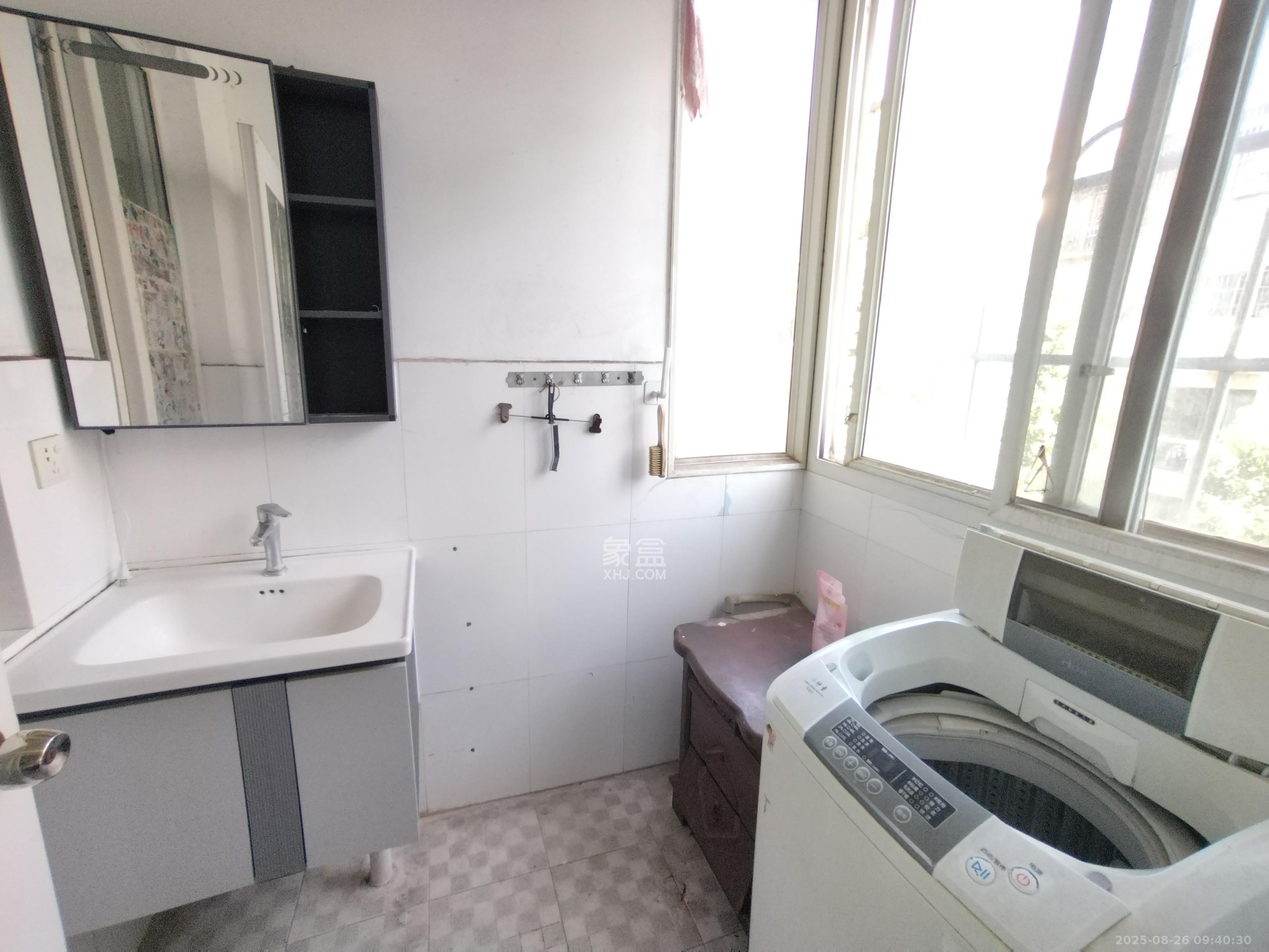 德润园  3室2厅2卫    2200.0元/月室内图