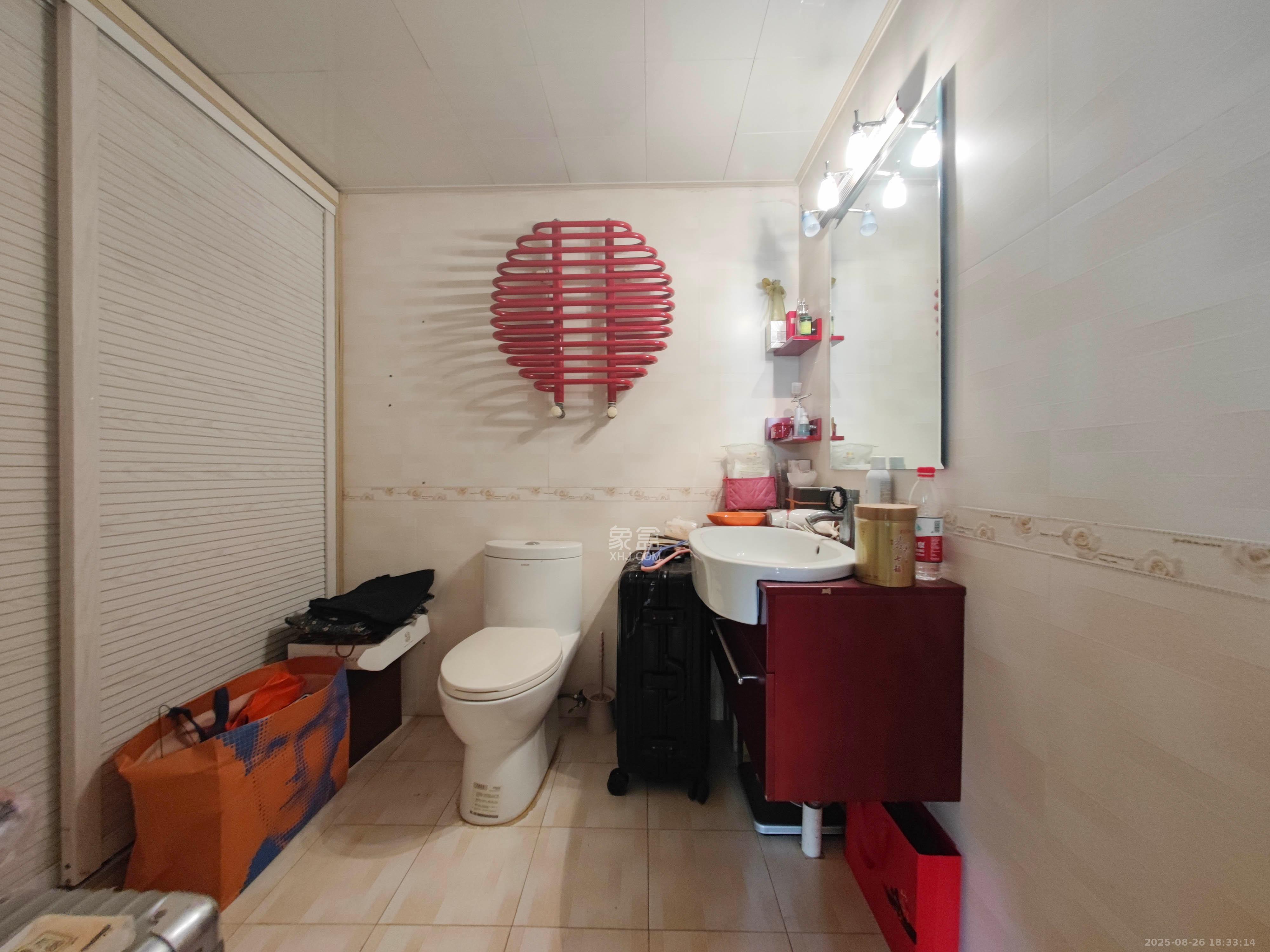 中建桂苑 4室2厅2卫 110.0万 中建桂苑 4室2厅2卫 110.0万卫生间