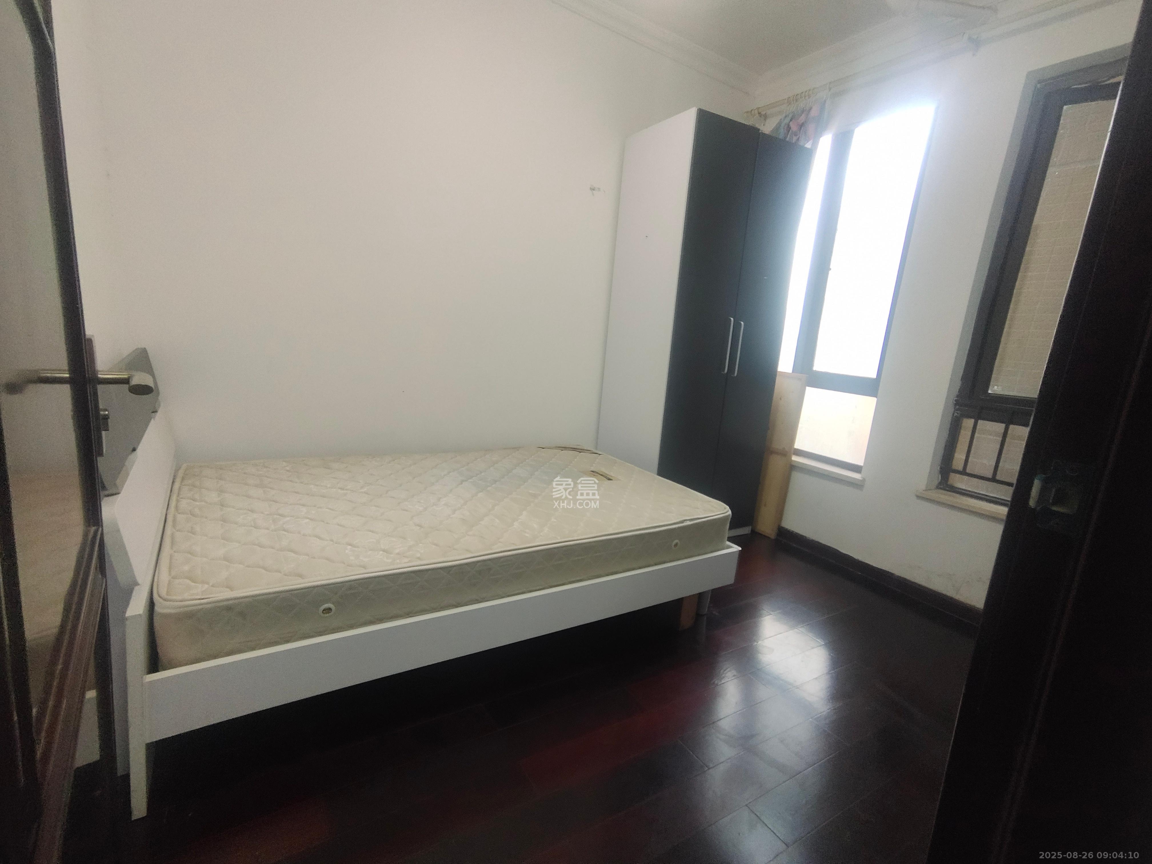 中海国际一期  3室2厅2卫    2100.0元/月 中海国际一期  3室2厅2卫    2100.0元/月室内图