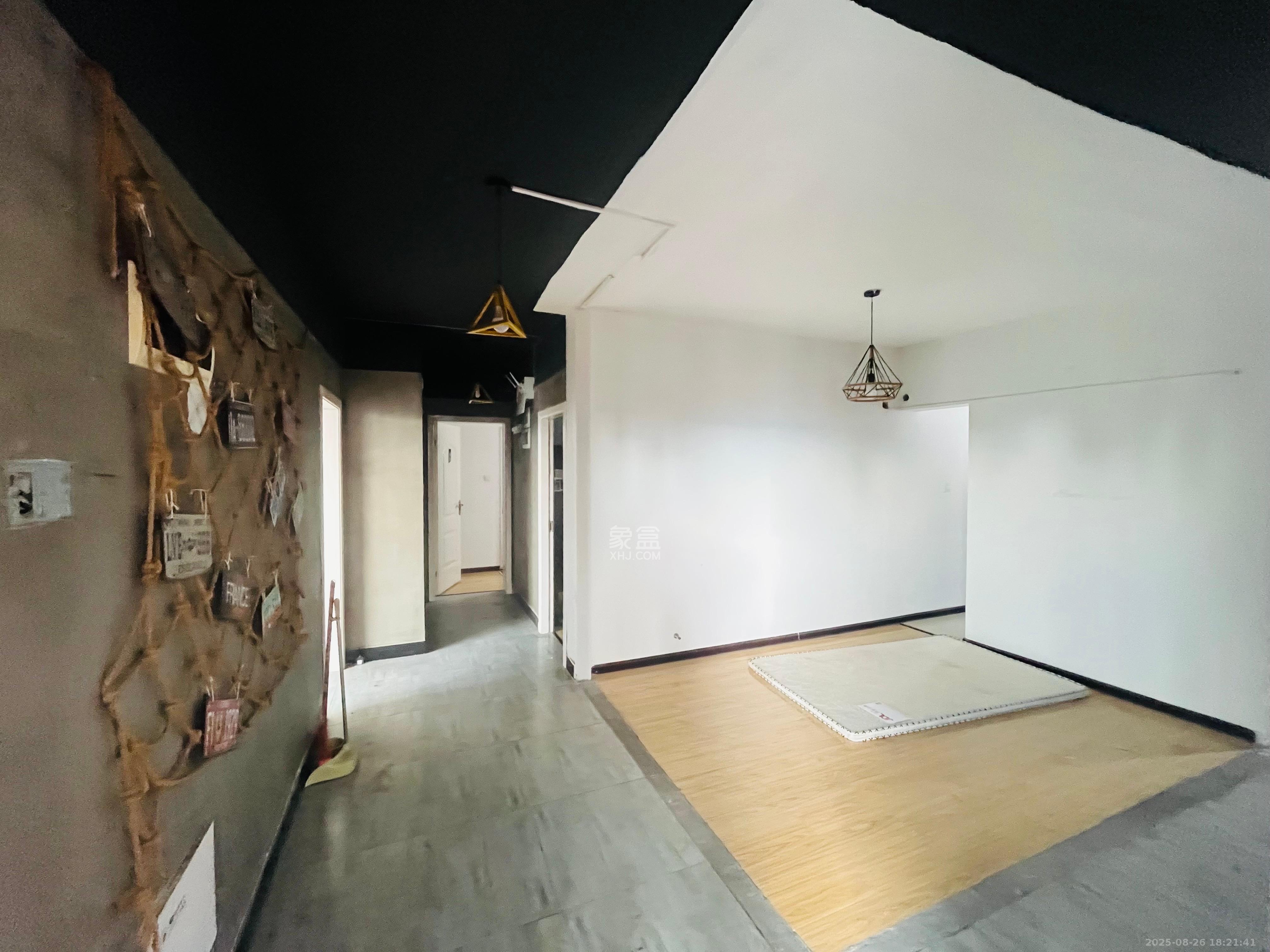 荣盛花语书苑 4室1厅2卫 2600.0元/月 荣盛花语书苑 4室1厅2卫 2600.0元/月室内图