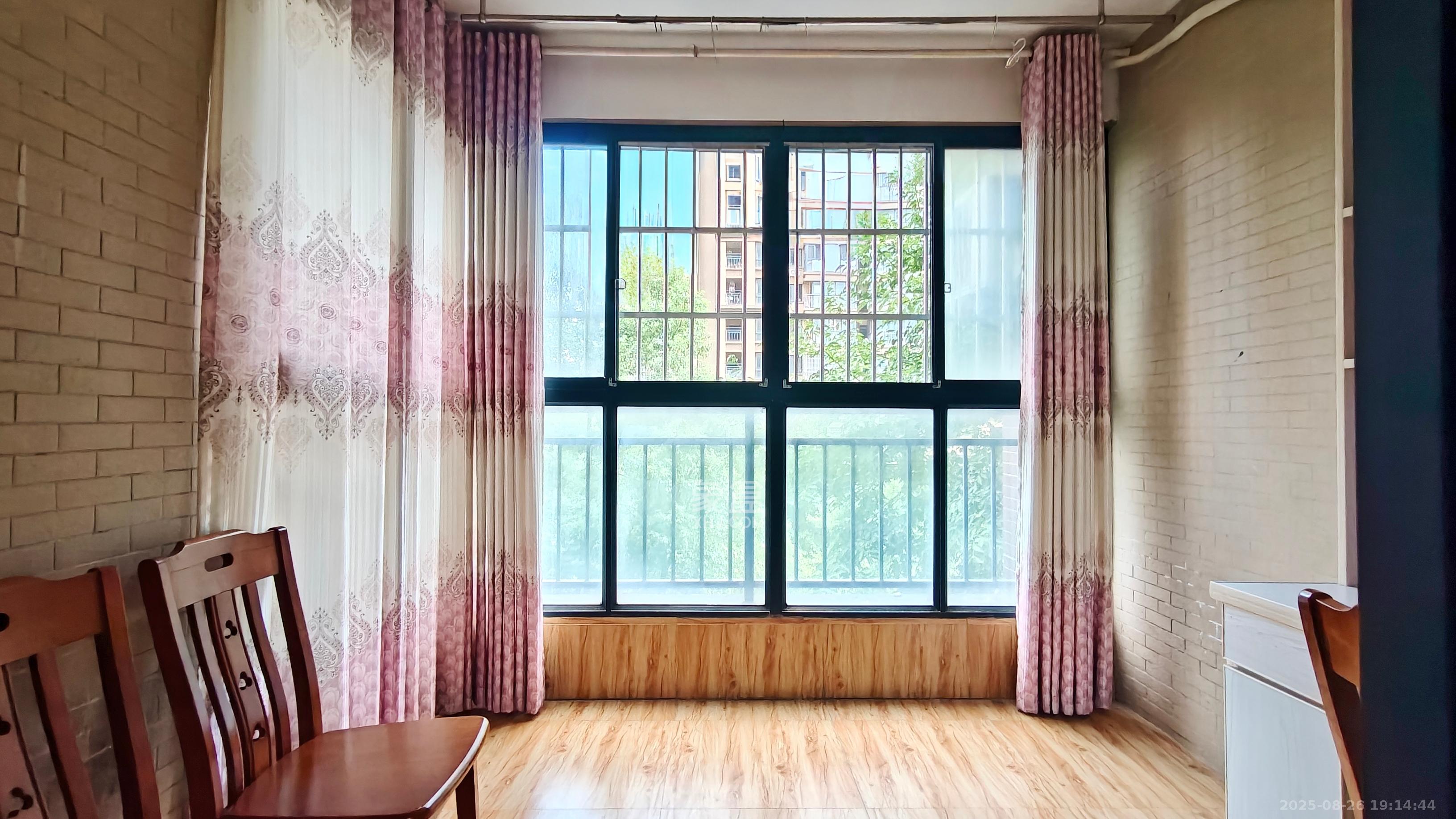 中建麓山和苑  3室2厅2卫   1800.00元/月室内图
