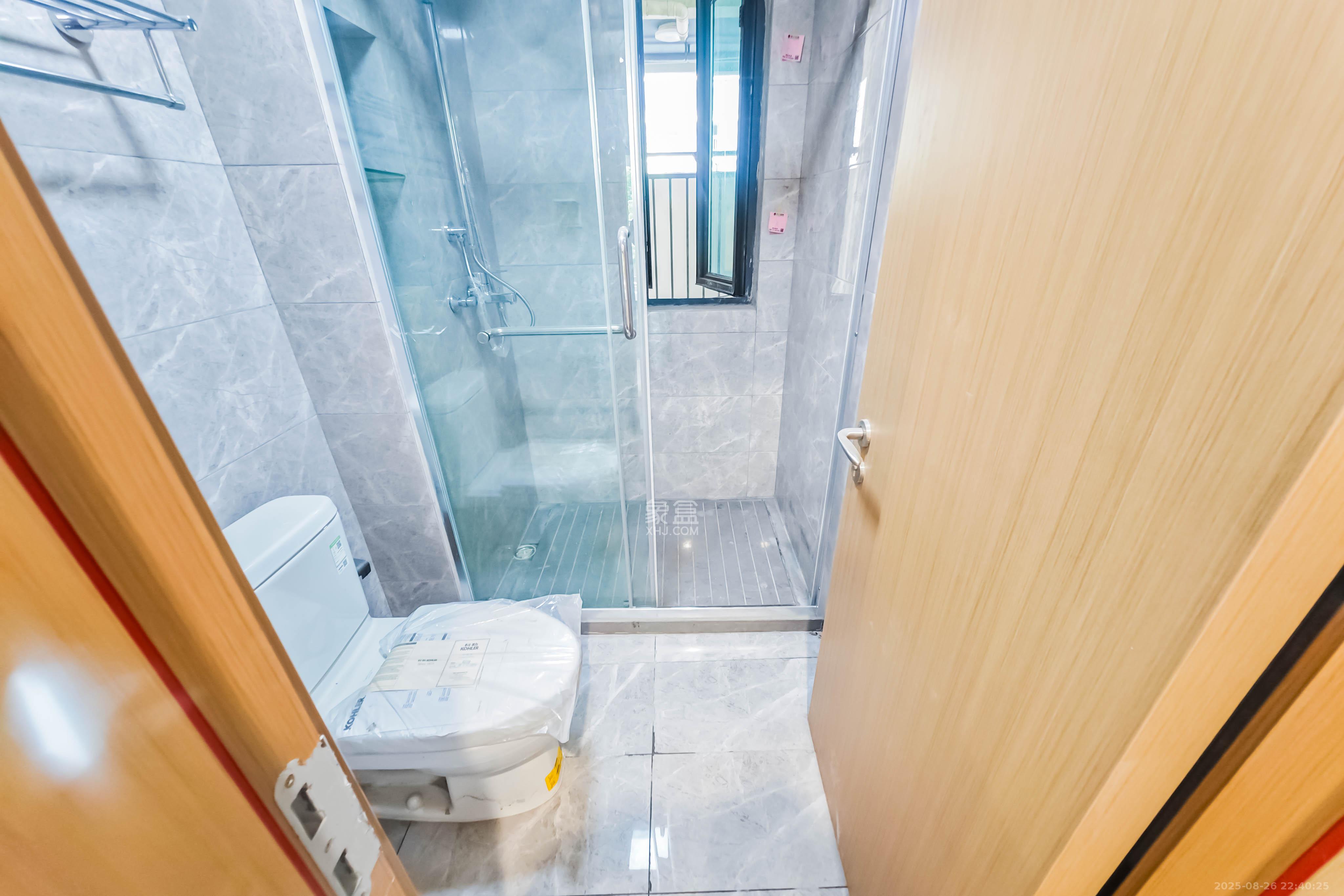 旭辉雨花郡 3室2厅2卫 138.0万 旭辉雨花郡 3室2厅2卫 138.0万卫生间