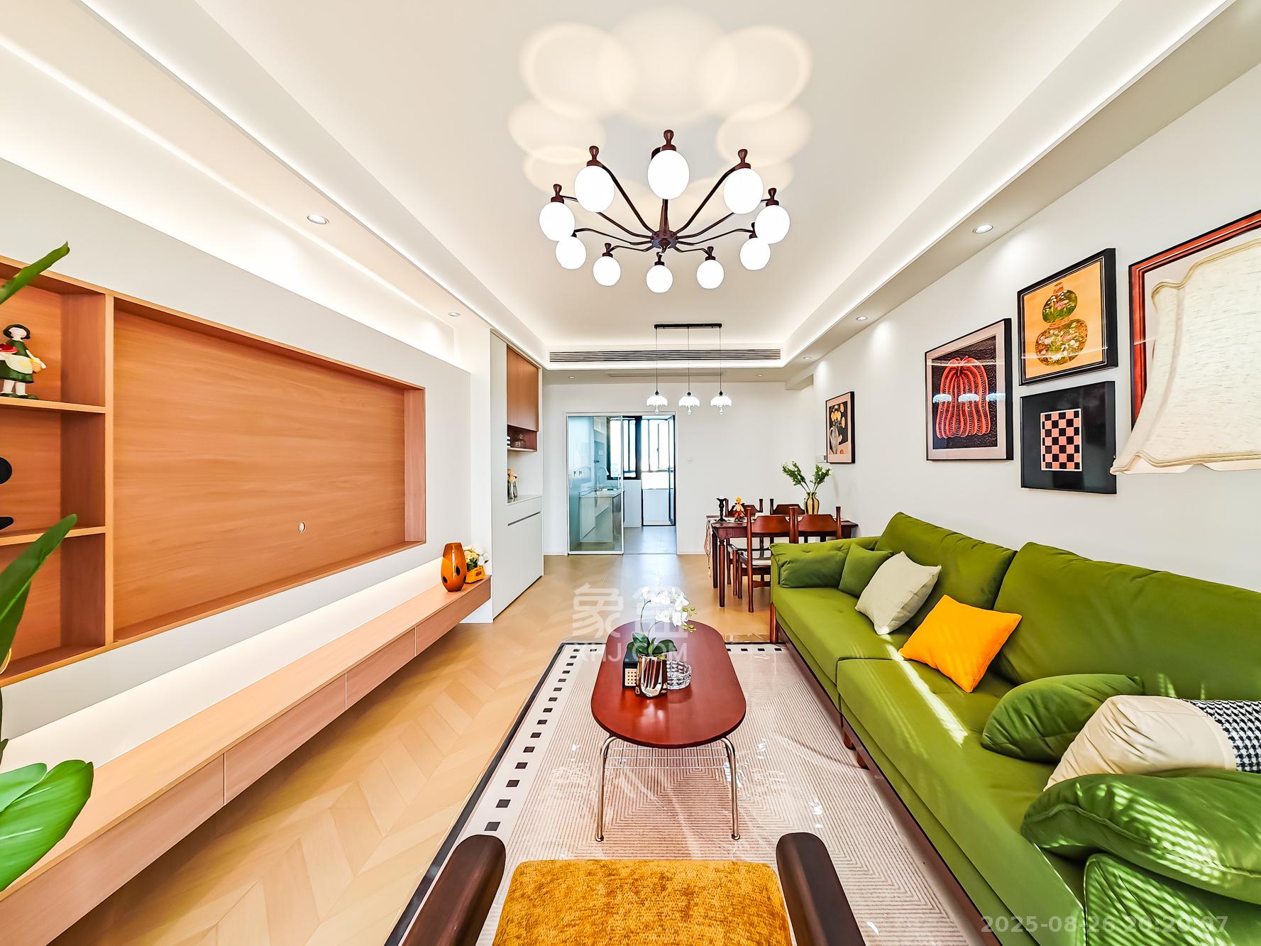 绿地海外滩二期  1室0厅0卫    79.8万 绿地海外滩二期  1室0厅0卫    79.8万客厅