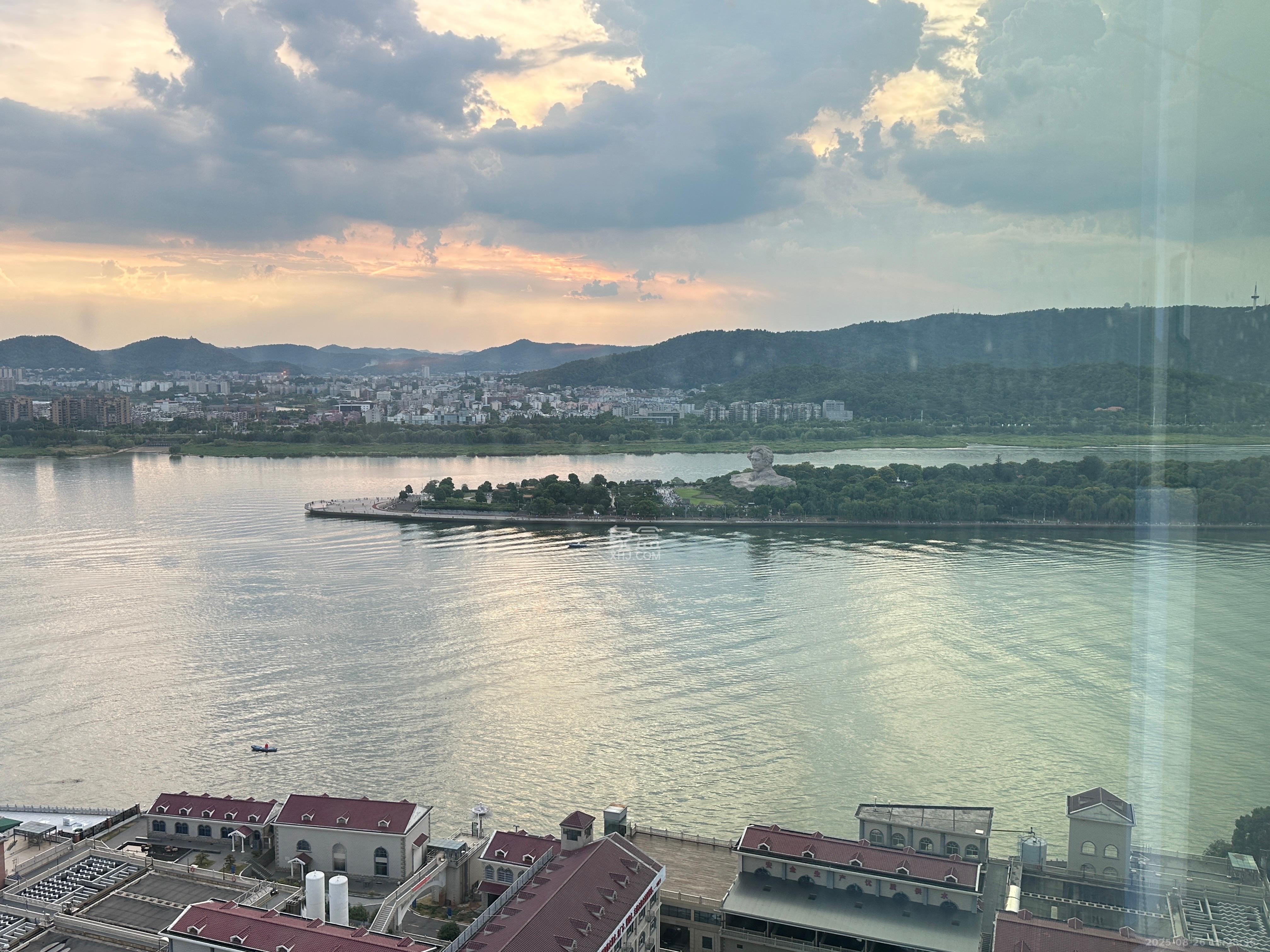 保利国际广场   75.54㎡      12800.0元/月