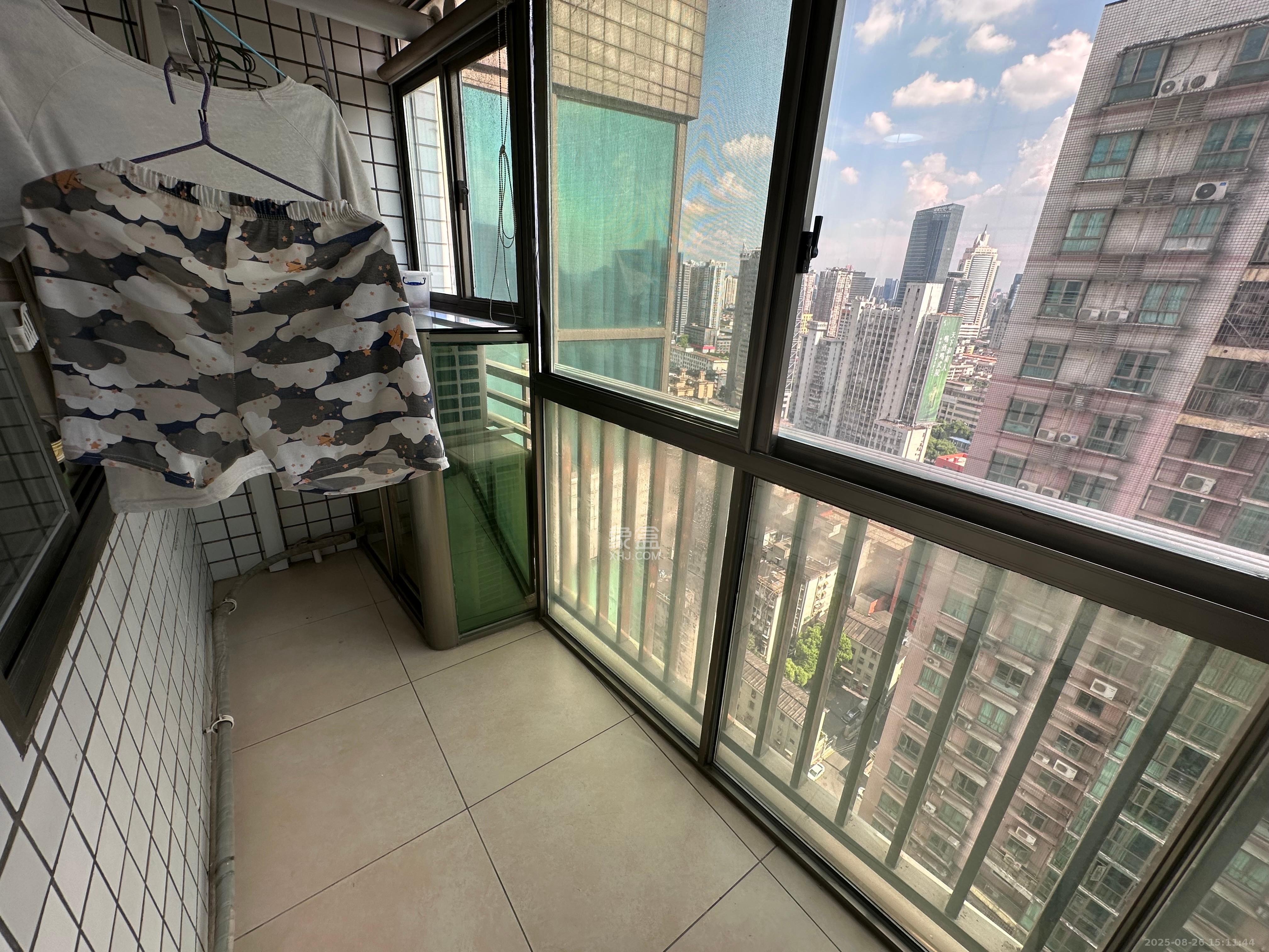 桐荫里社区  4室2厅2卫    5500.0元/月 桐荫里社区  4室2厅2卫    5500.0元/月室内图