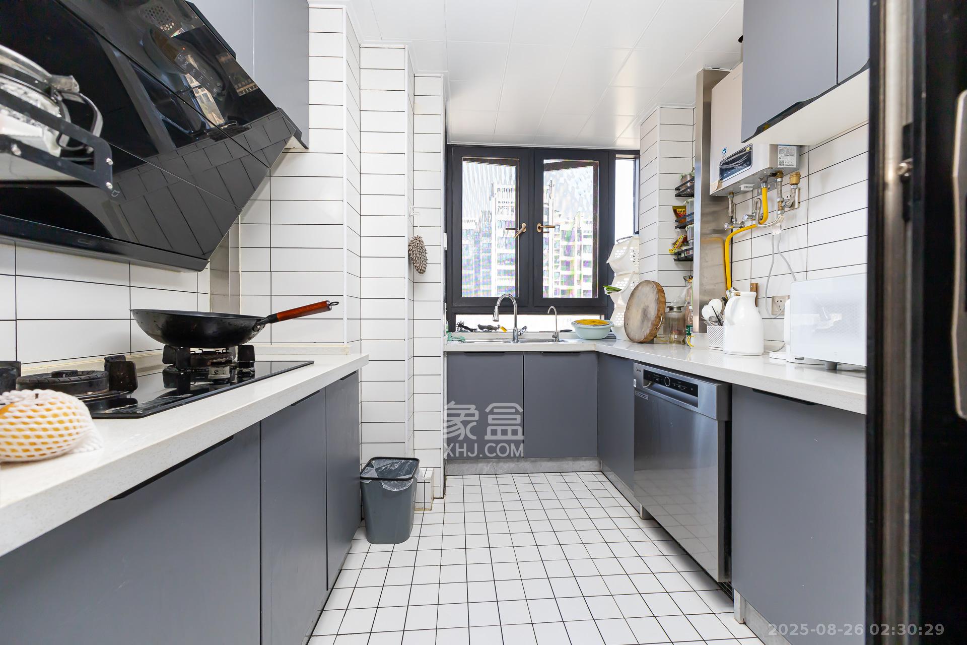 明发阅江悦府  4室2厅2卫    110.0万 明发阅江悦府  4室2厅2卫    110.0万厨房