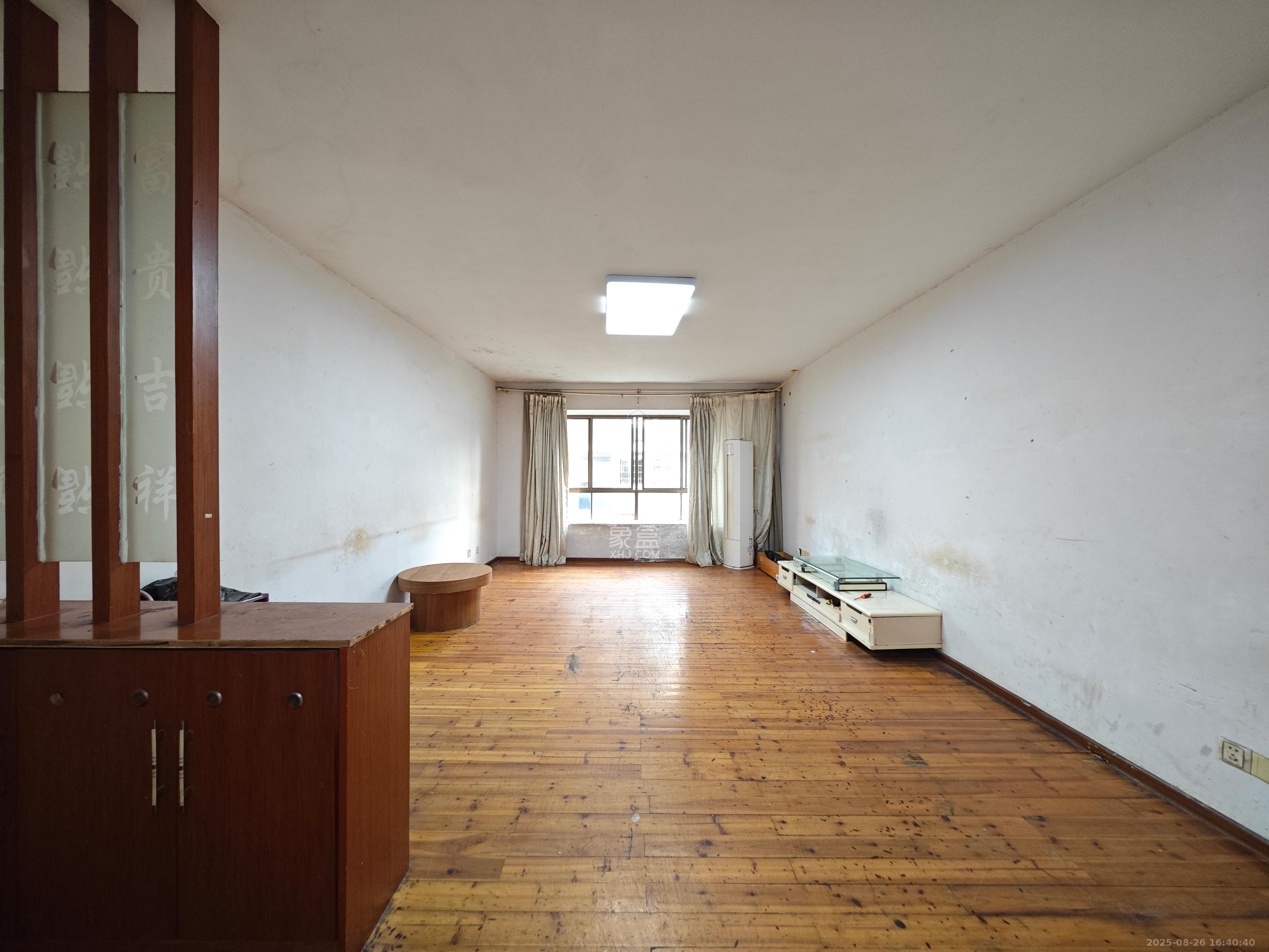 莲湖汽配城 4室2厅2卫 2200.0元/月 莲湖汽配城 4室2厅2卫 2200.0元/月室内图