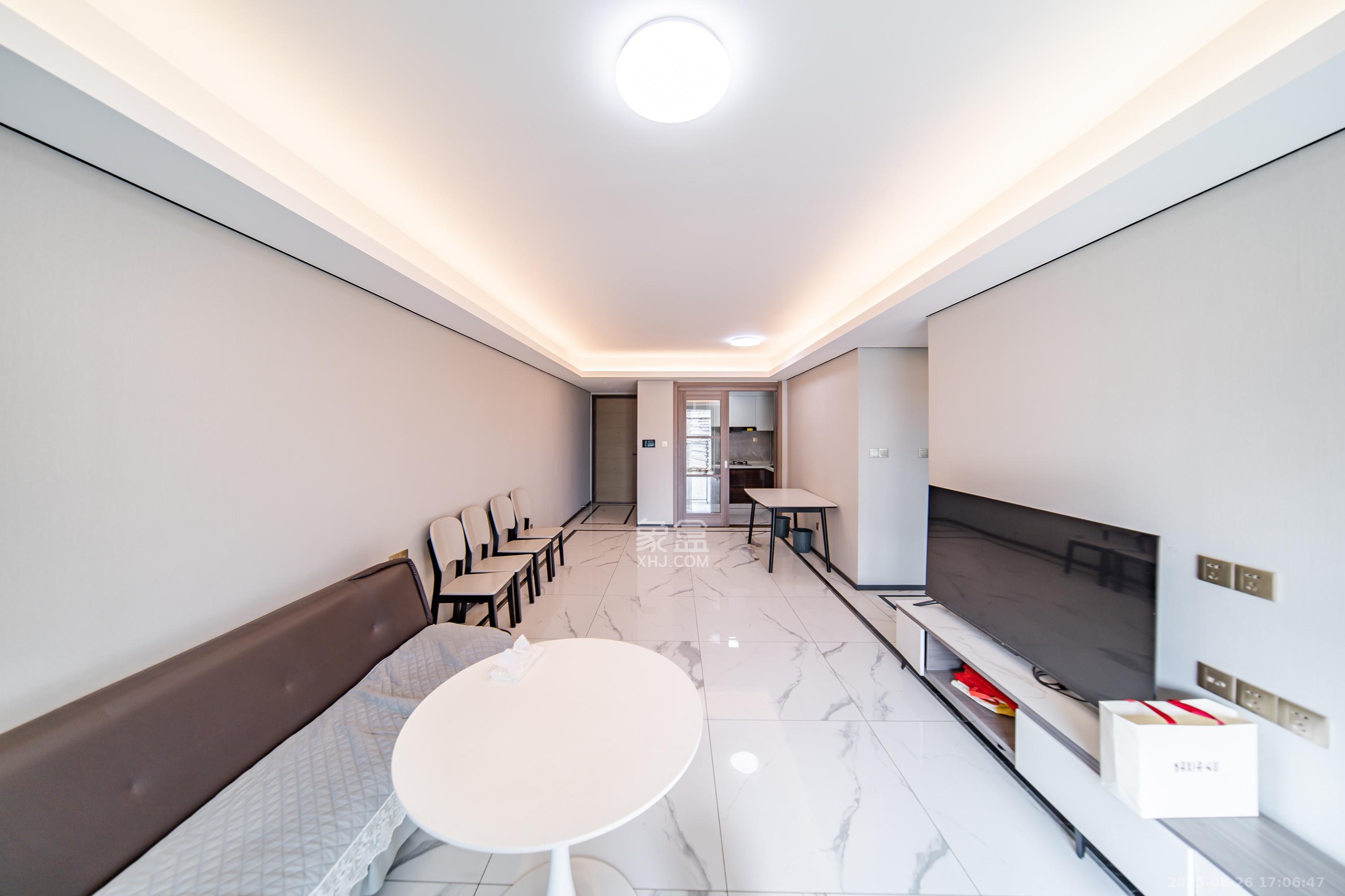 中海阅麓山二期 3室2厅2卫 132.0万 中海阅麓山二期 3室2厅2卫 132.0万客厅