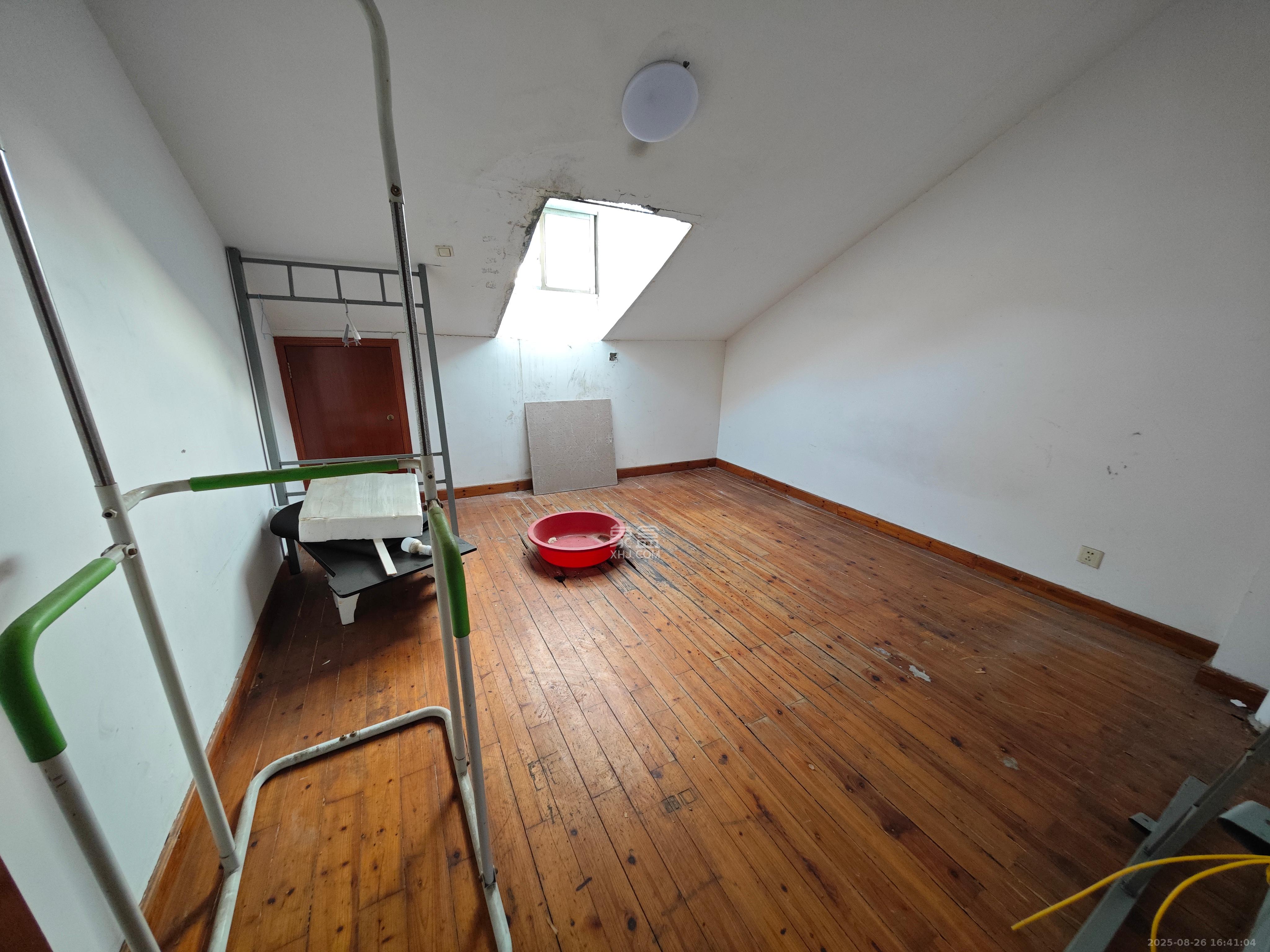 莲湖汽配城 4室2厅2卫 2200.0元/月 莲湖汽配城 4室2厅2卫 2200.0元/月室内图