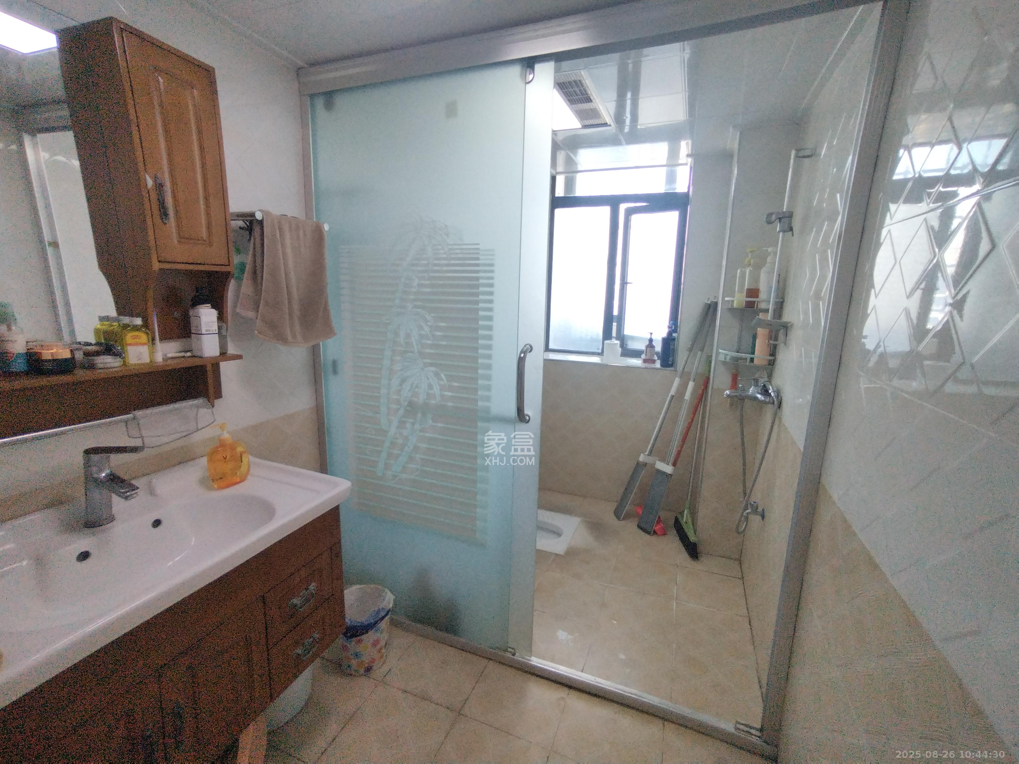 茶山馨苑 3室2厅2卫 3000.0元/月 茶山馨苑 3室2厅2卫 3000.0元/月室内图