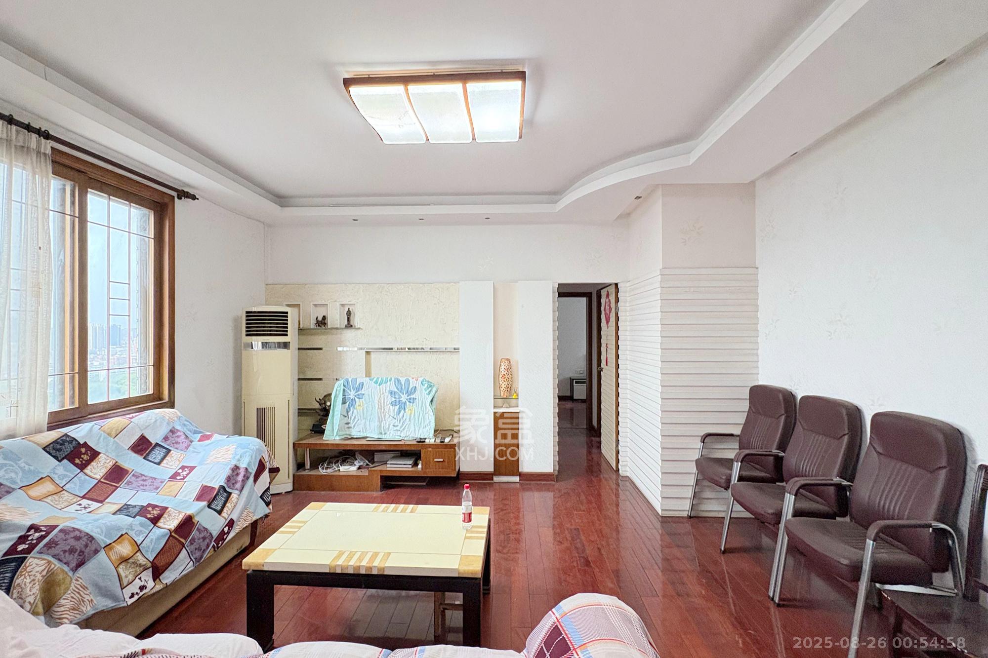 同天大酒店 3室2厅2卫 119.8万 同天大酒店 3室2厅2卫 119.8万客厅