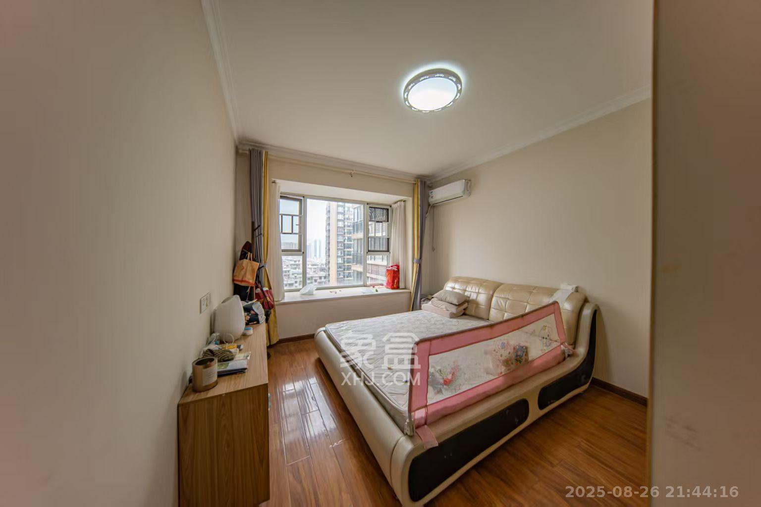 金鼎公园尚  3室2厅2卫    1800.0元/月室内图