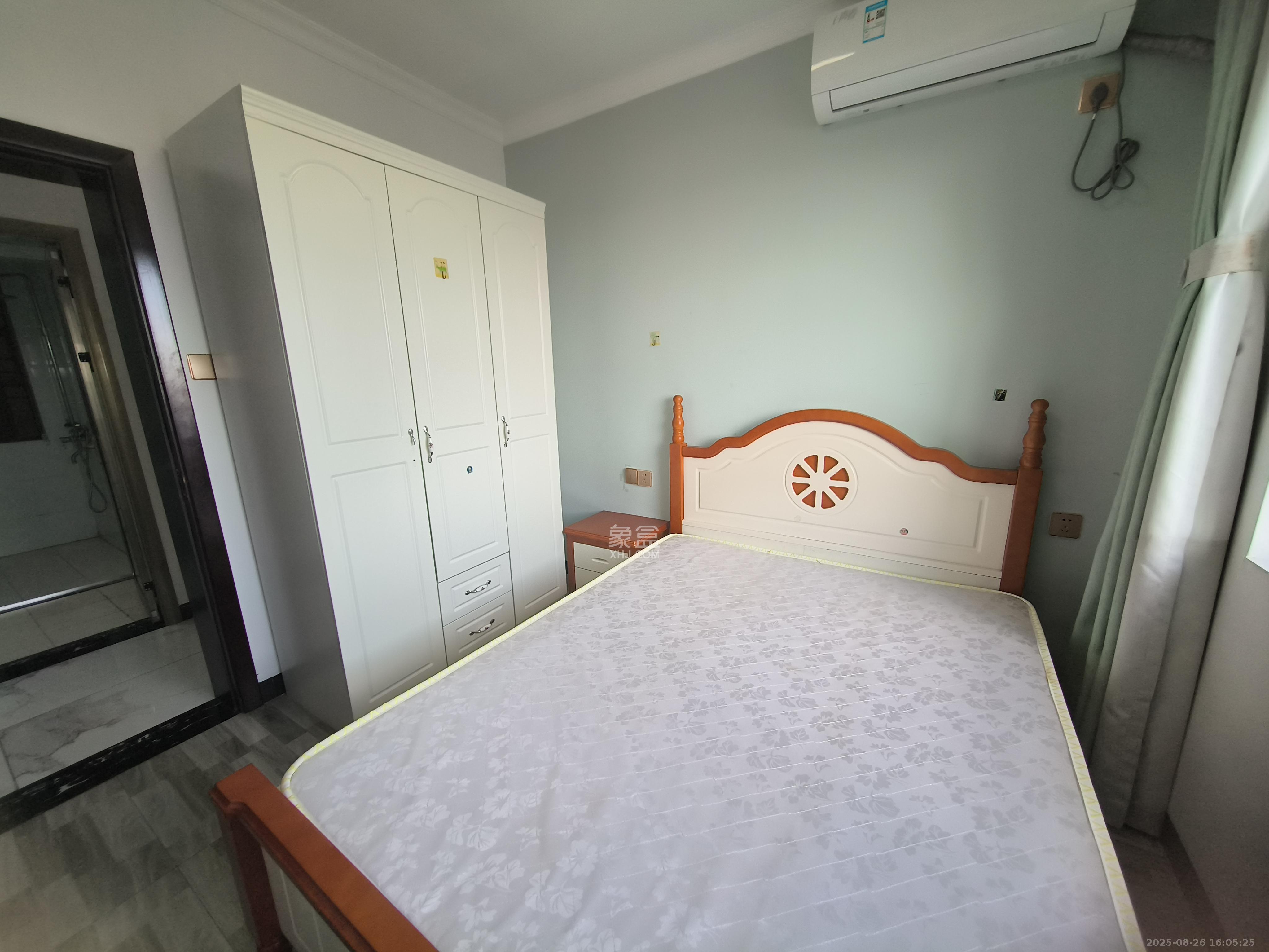 华润置地广场二期 3室2厅1卫 2200.0元/月 华润置地广场二期 3室2厅1卫 2200.0元/月室内图