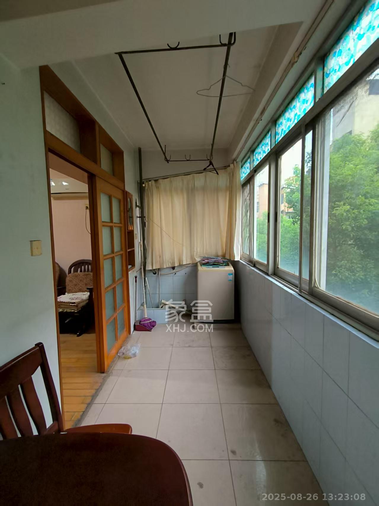 袁家岭省煤炭厅宿舍(芙蓉区省煤炭局小区)  3室1厅1卫    2500.0元/月 袁家岭省煤炭厅宿舍(芙蓉区省煤炭局小区)  3室1厅1卫    2500.0元/月室内图