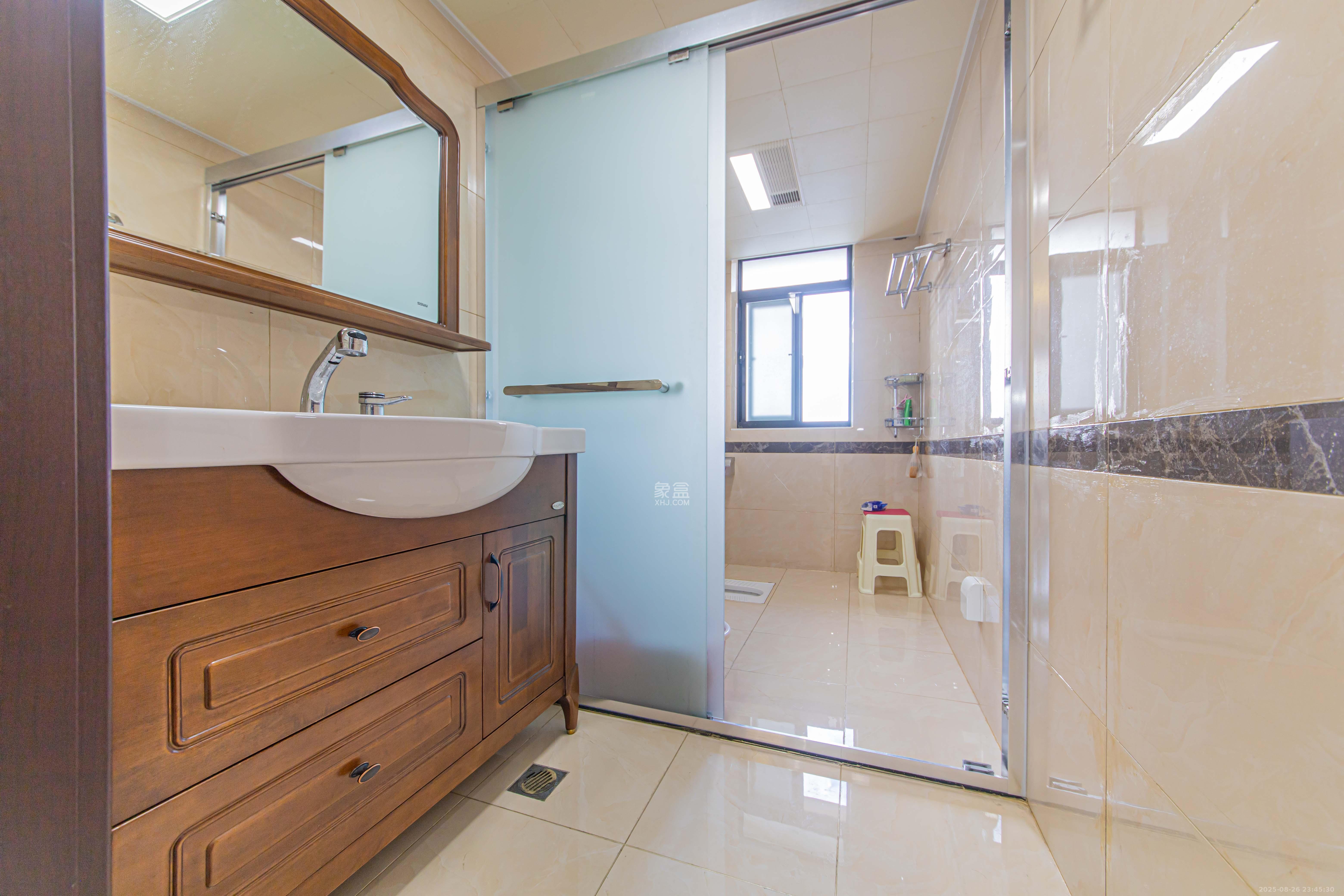 鑫远玲珑  3室2厅2卫    145.0万卫生间