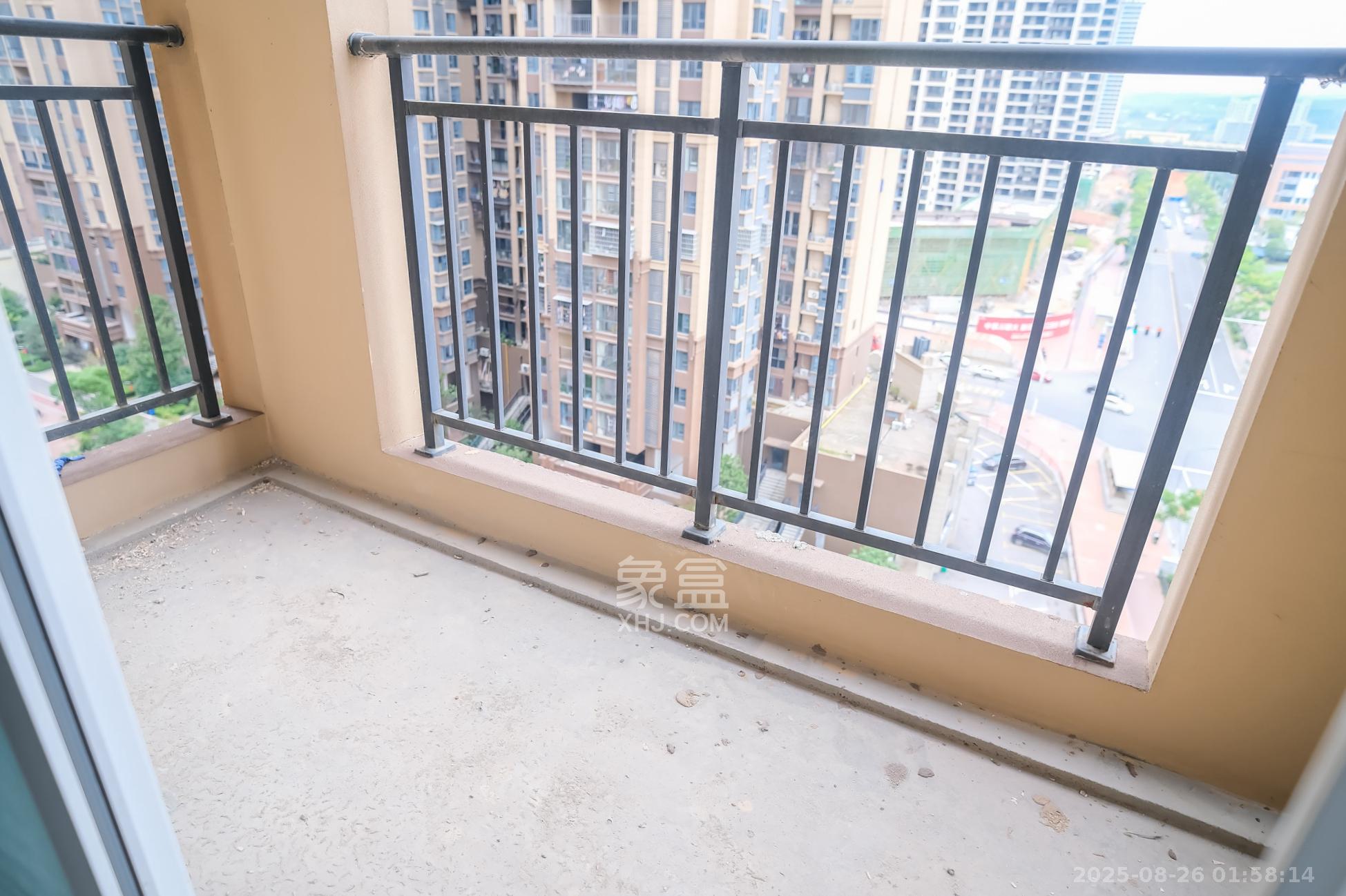 荣盛花语城 4室2厅2卫 99.8万 荣盛花语城 4室2厅2卫 99.8万阳台