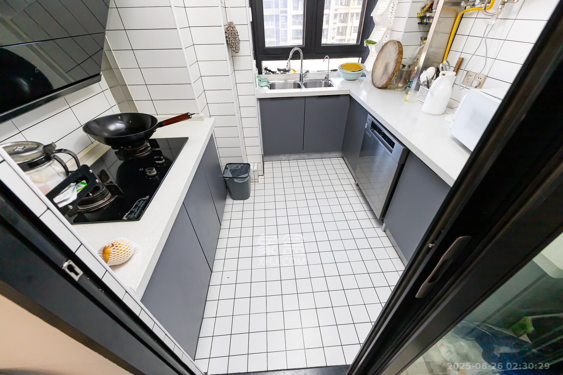 明发阅江悦府  4室2厅2卫    110.0万 明发阅江悦府  4室2厅2卫    110.0万厨房