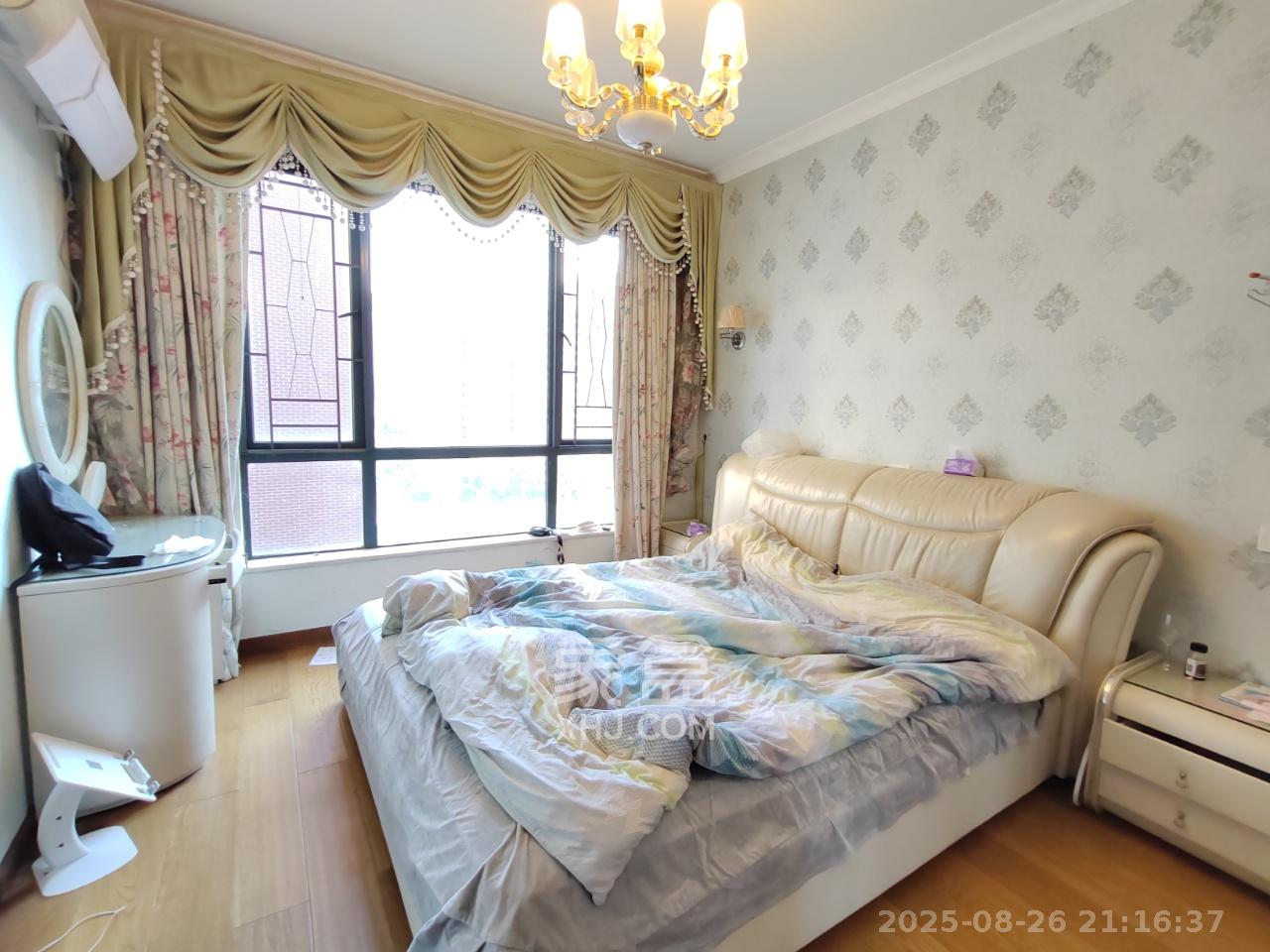 枫华府第  3室2厅2卫    2300.0元/月 枫华府第  3室2厅2卫    2300.0元/月室内图1