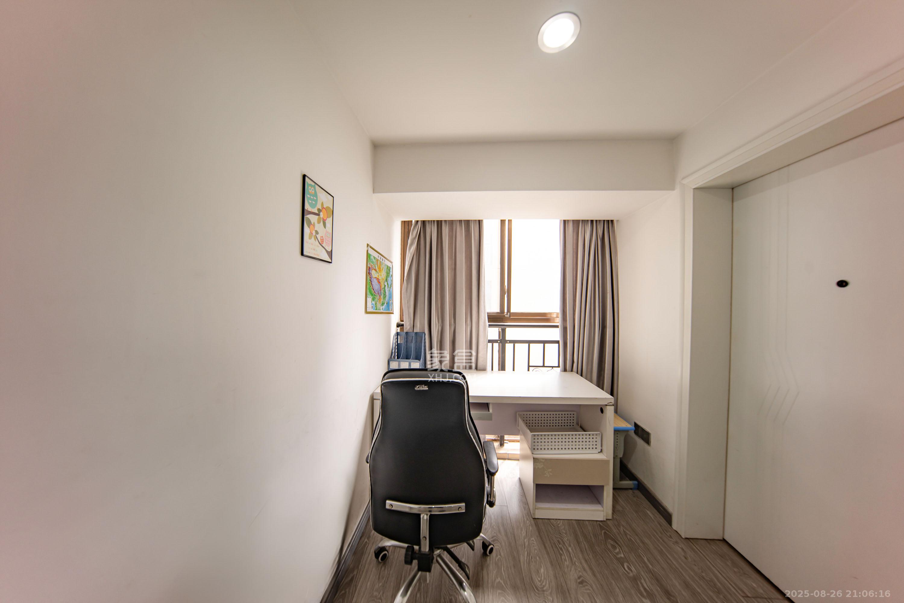 江山帝景哈佛  3室2厅1卫    78.8万卧室