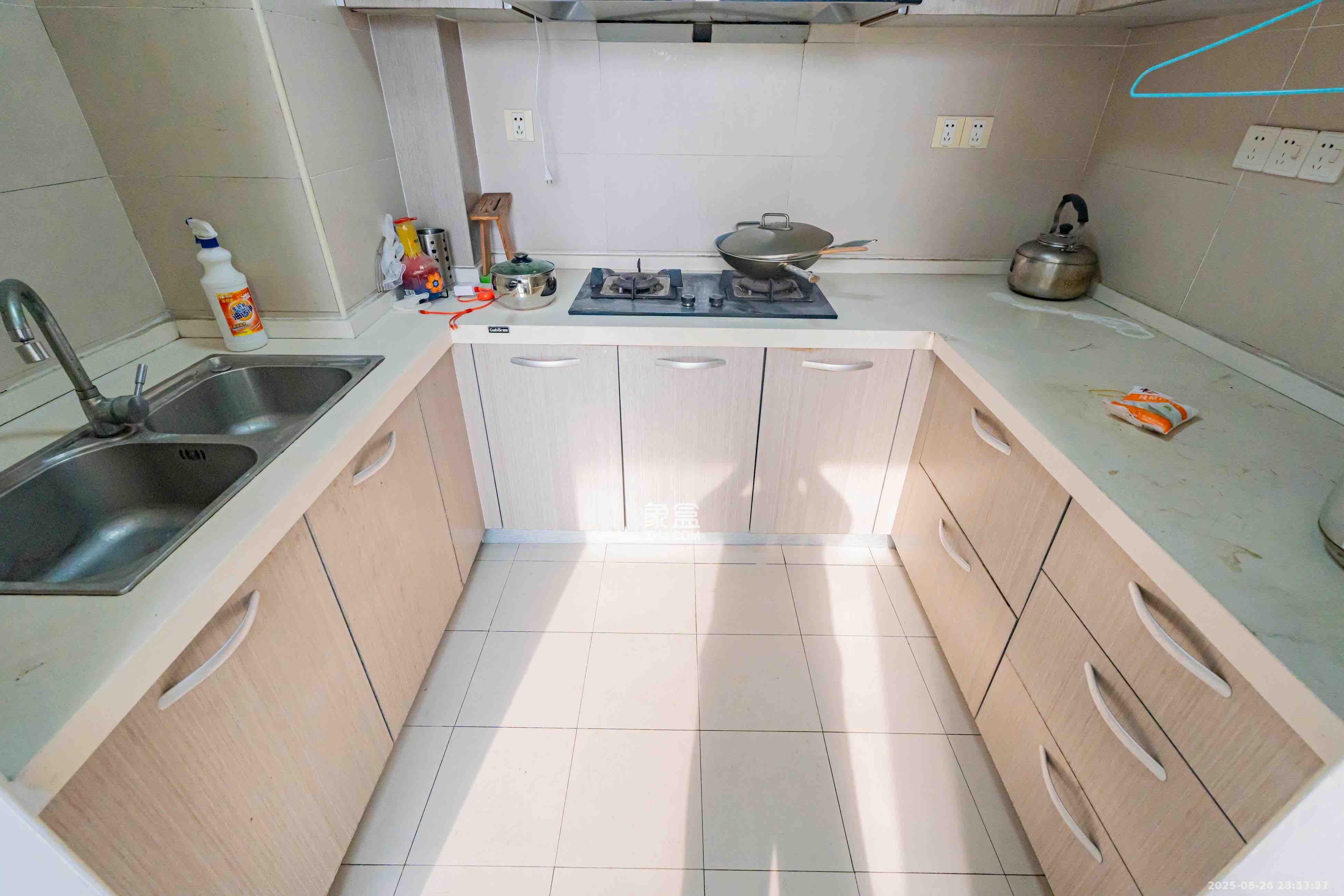 藏珑湖上国际花园 2室2厅1卫 2500.0元/月 藏珑湖上国际花园 2室2厅1卫 2500.0元/月室内图