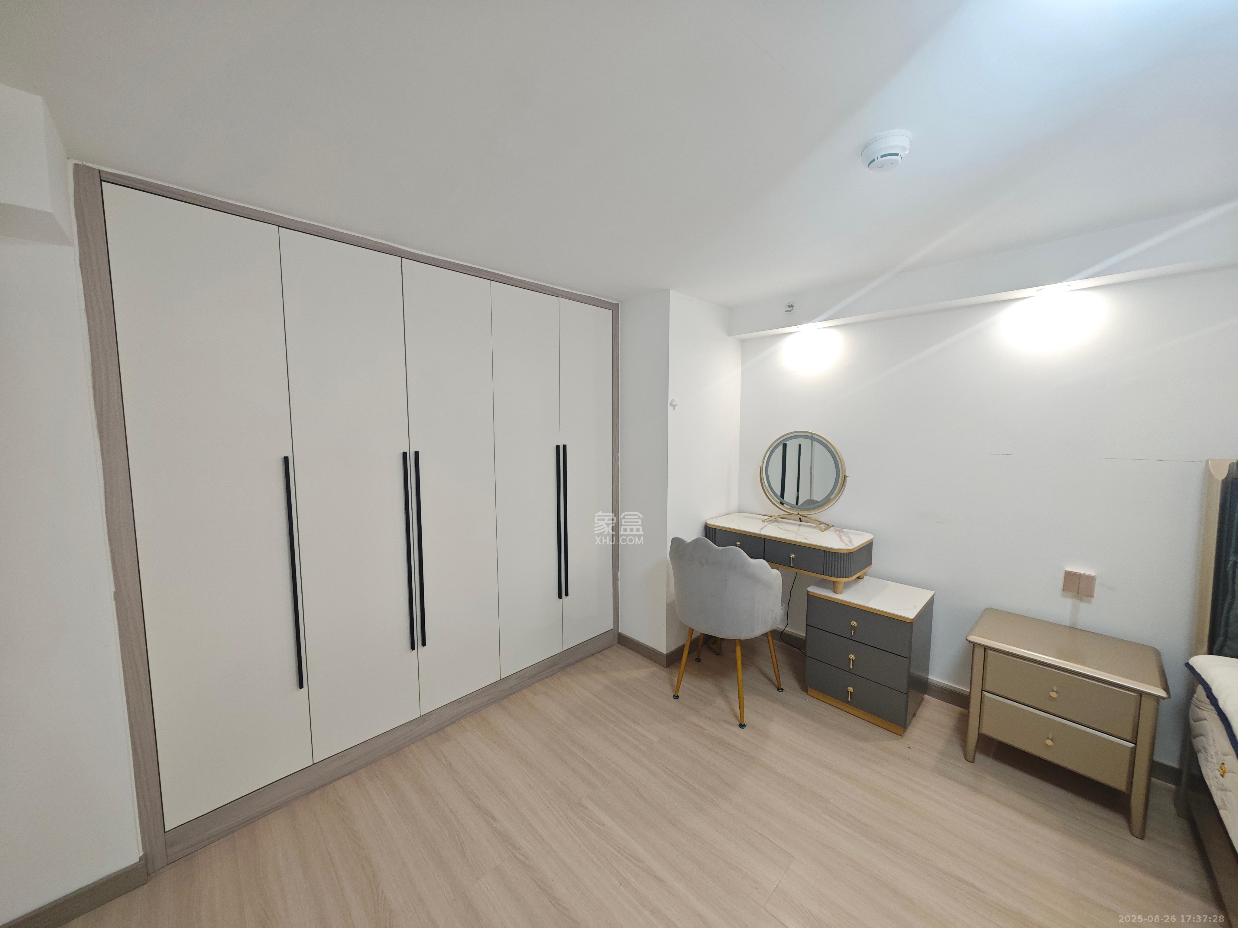 藏珑湖上公馆 2室2厅1卫 2500.0元/月 藏珑湖上公馆 2室2厅1卫 2500.0元/月室内图