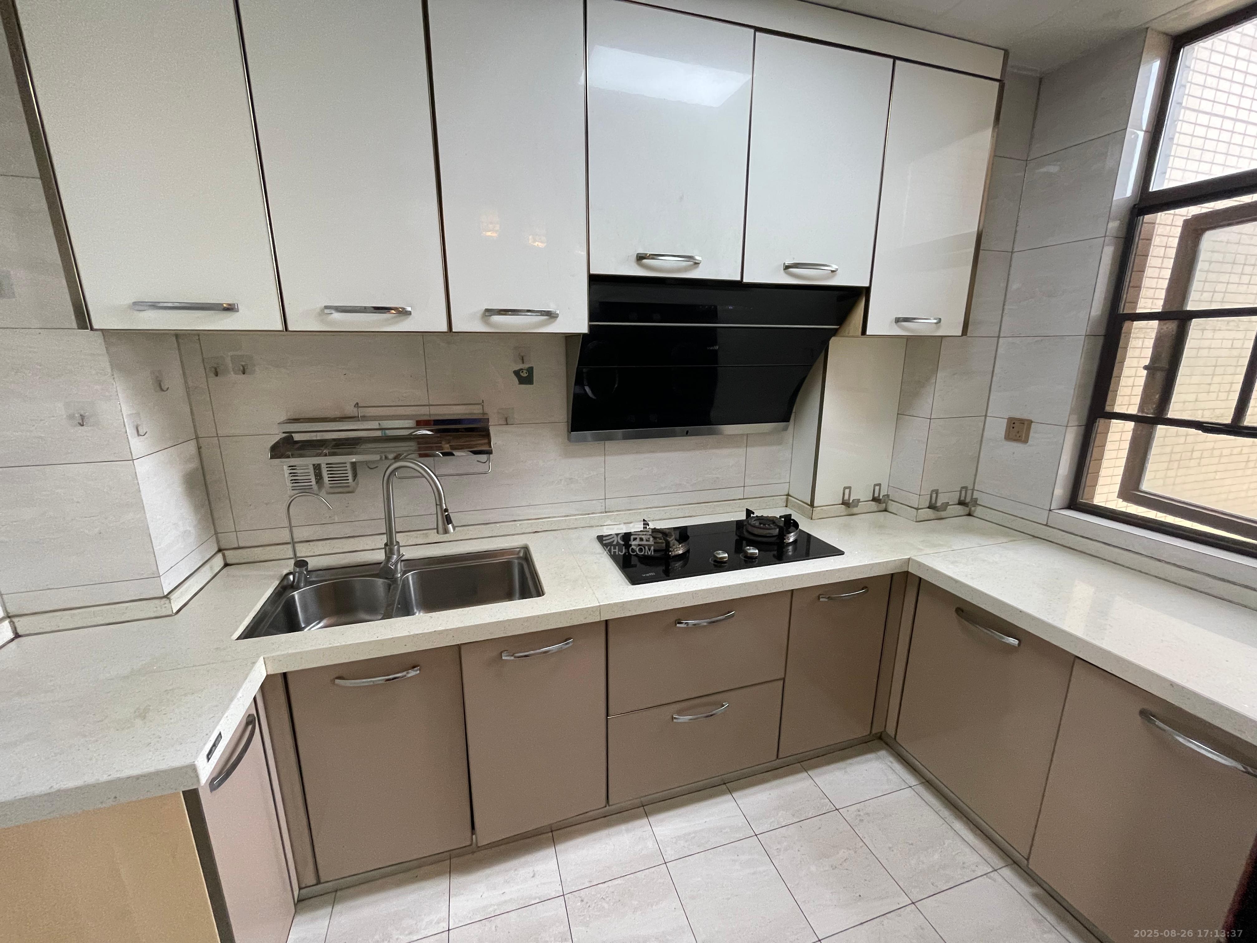 盛景谷山里 3室2厅2卫 2600.0元/月 盛景谷山里 3室2厅2卫 2600.0元/月室内图