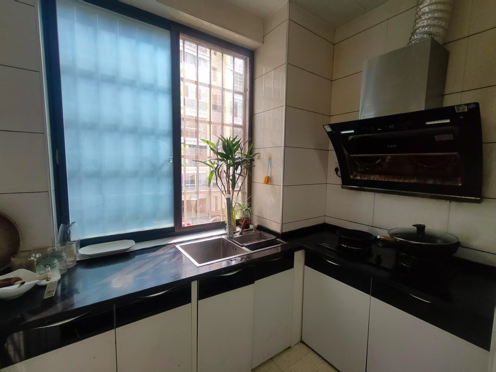 龙洲汇龙苑 1室2厅1卫 1500.0元/月 龙洲汇龙苑 1室2厅1卫 1500.0元/月室内图