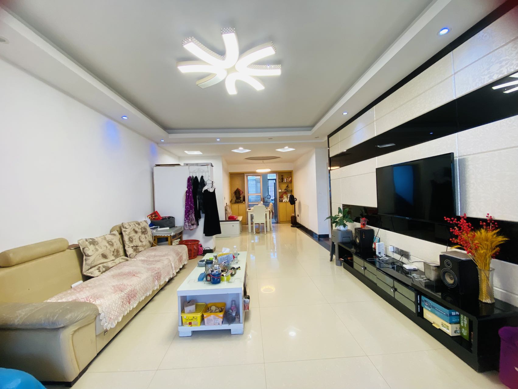 四海花园  2室2厅1卫    900.0元/月 四海花园  2室2厅1卫    900.0元/月室内图