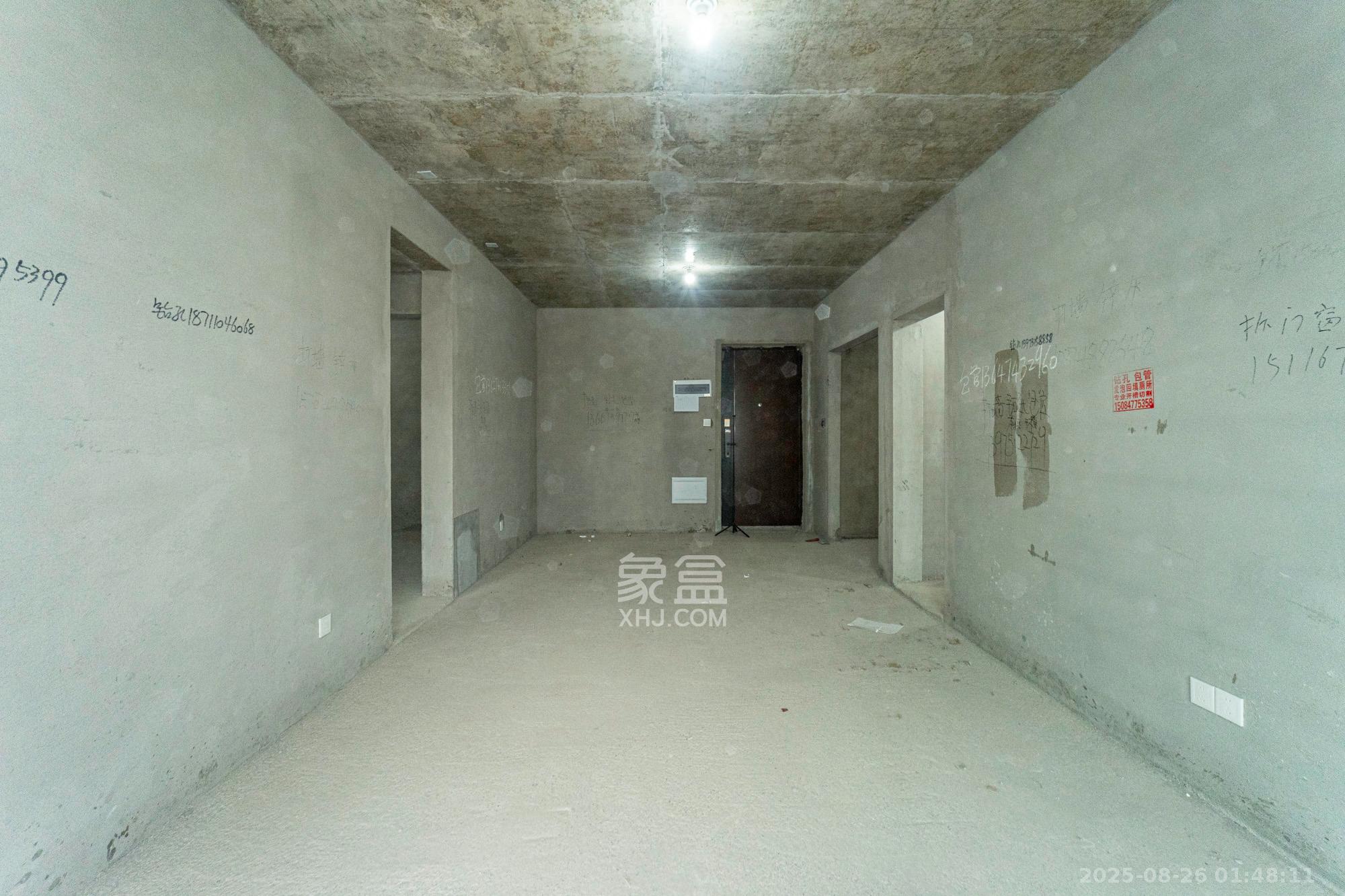 爱情公望府  3室2厅2卫    82.8万客厅