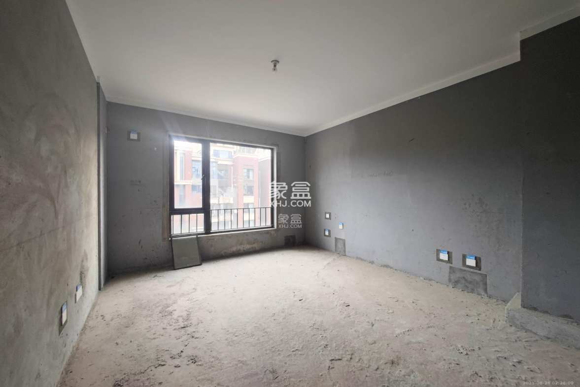 保利城(中航城国际社区、郡原美村) 5室2厅5卫 530.0万 保利城(中航城国际社区、郡原美村) 5室2厅5卫 530.0万卧室