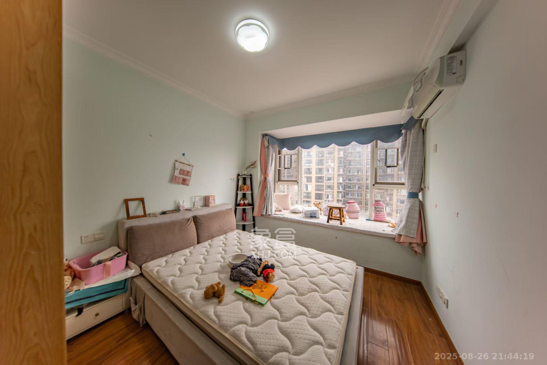 金鼎公园尚  3室2厅2卫    1800.0元/月室内图