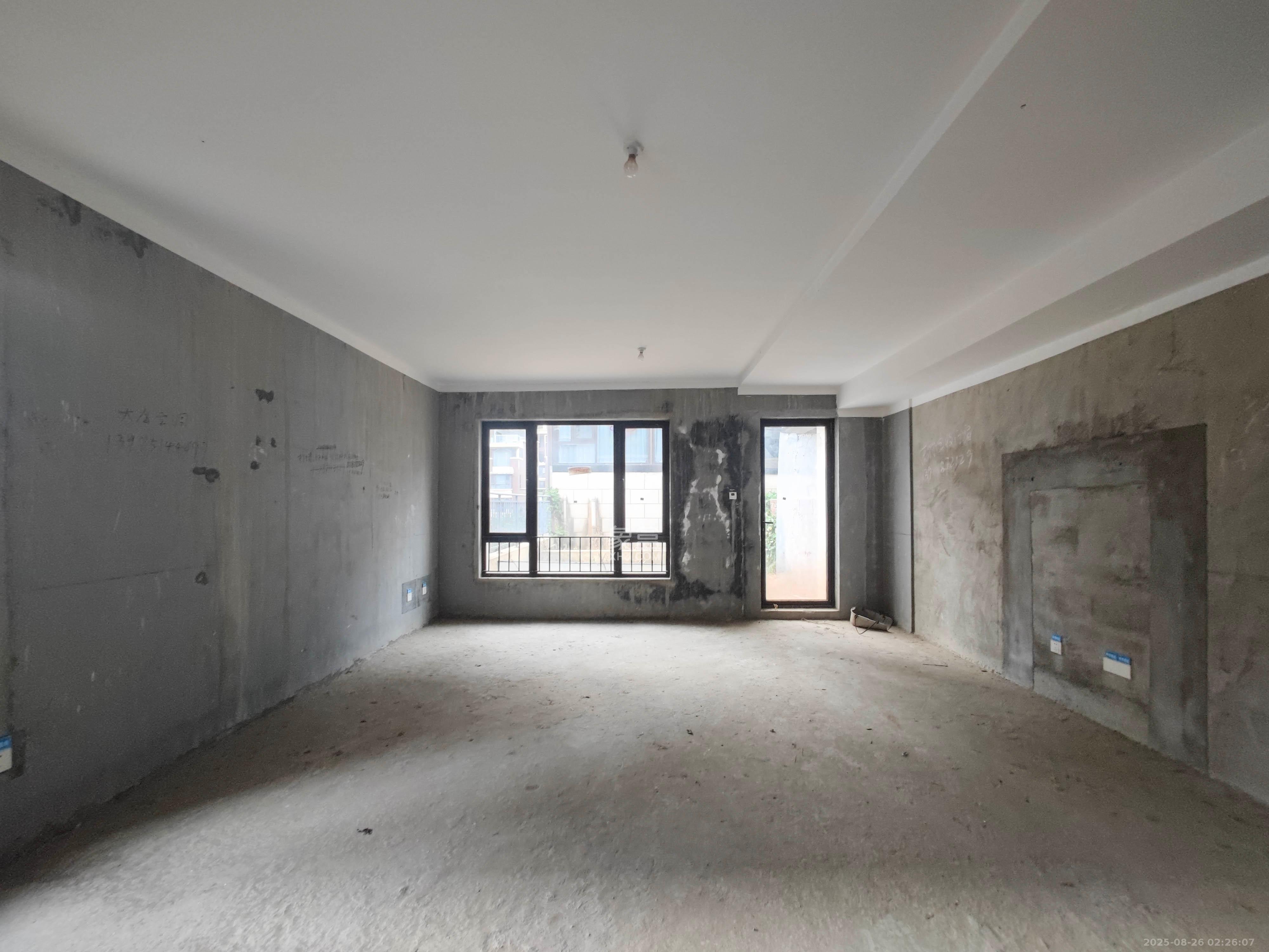 保利城(中航城国际社区、郡原美村) 5室2厅5卫 530.0万 保利城(中航城国际社区、郡原美村) 5室2厅5卫 530.0万客厅