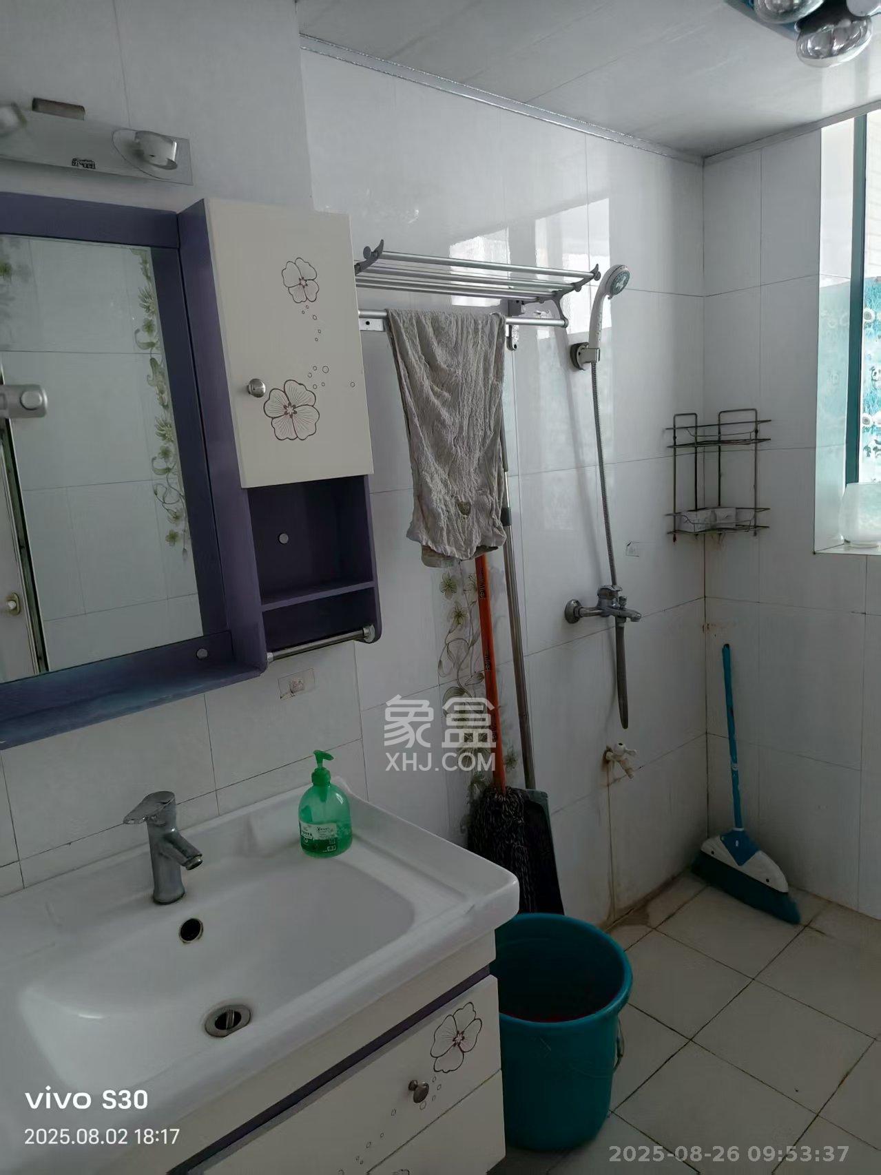 望兴景园一期  3室2厅2卫    2300.0元/月