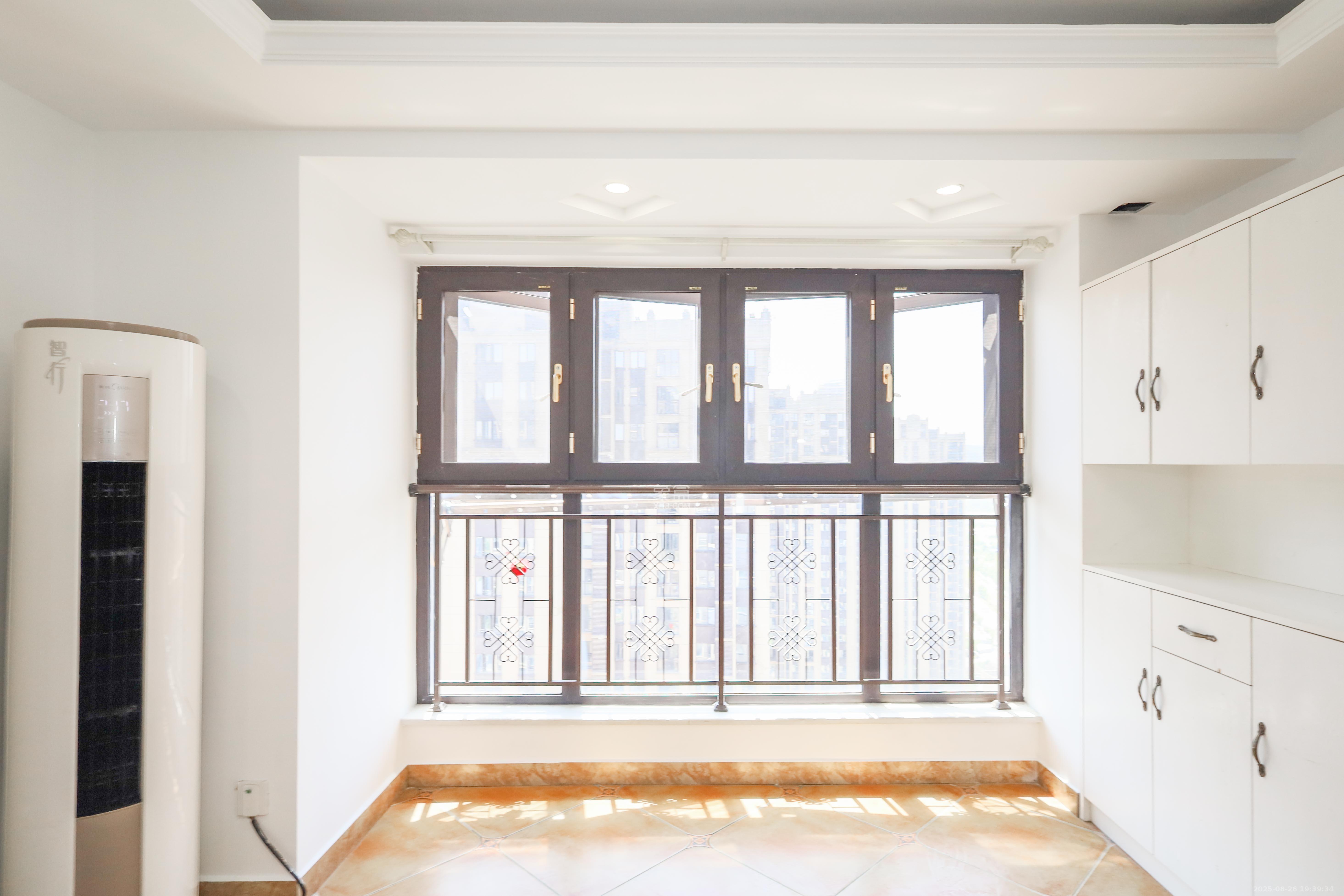 梅溪鑫苑名家  3室2厅2卫    98.0万 梅溪鑫苑名家  3室2厅2卫    98.0万阳台