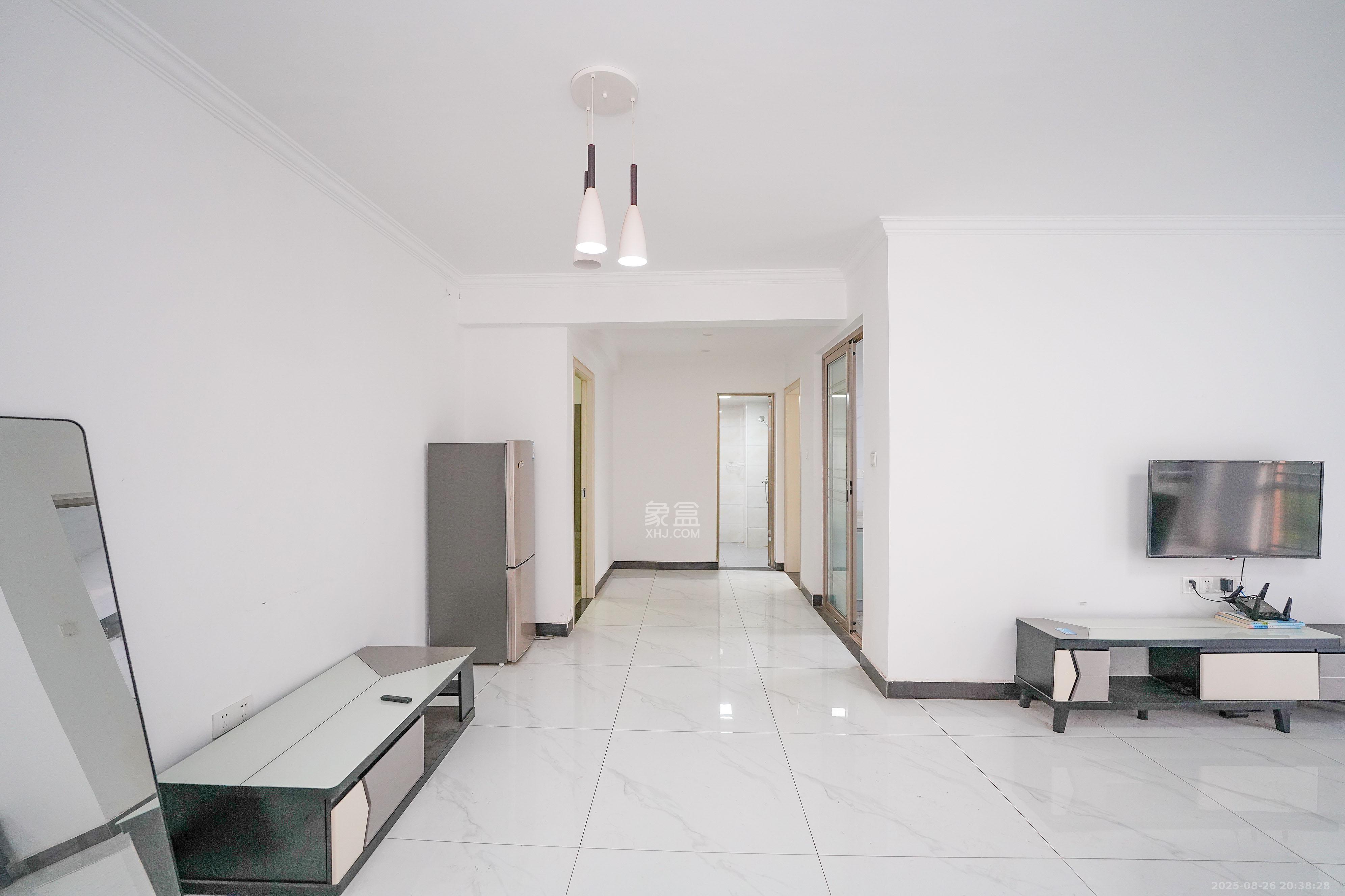 丽发新城  2室2厅1卫    58.0万 丽发新城  2室2厅1卫    58.0万客厅